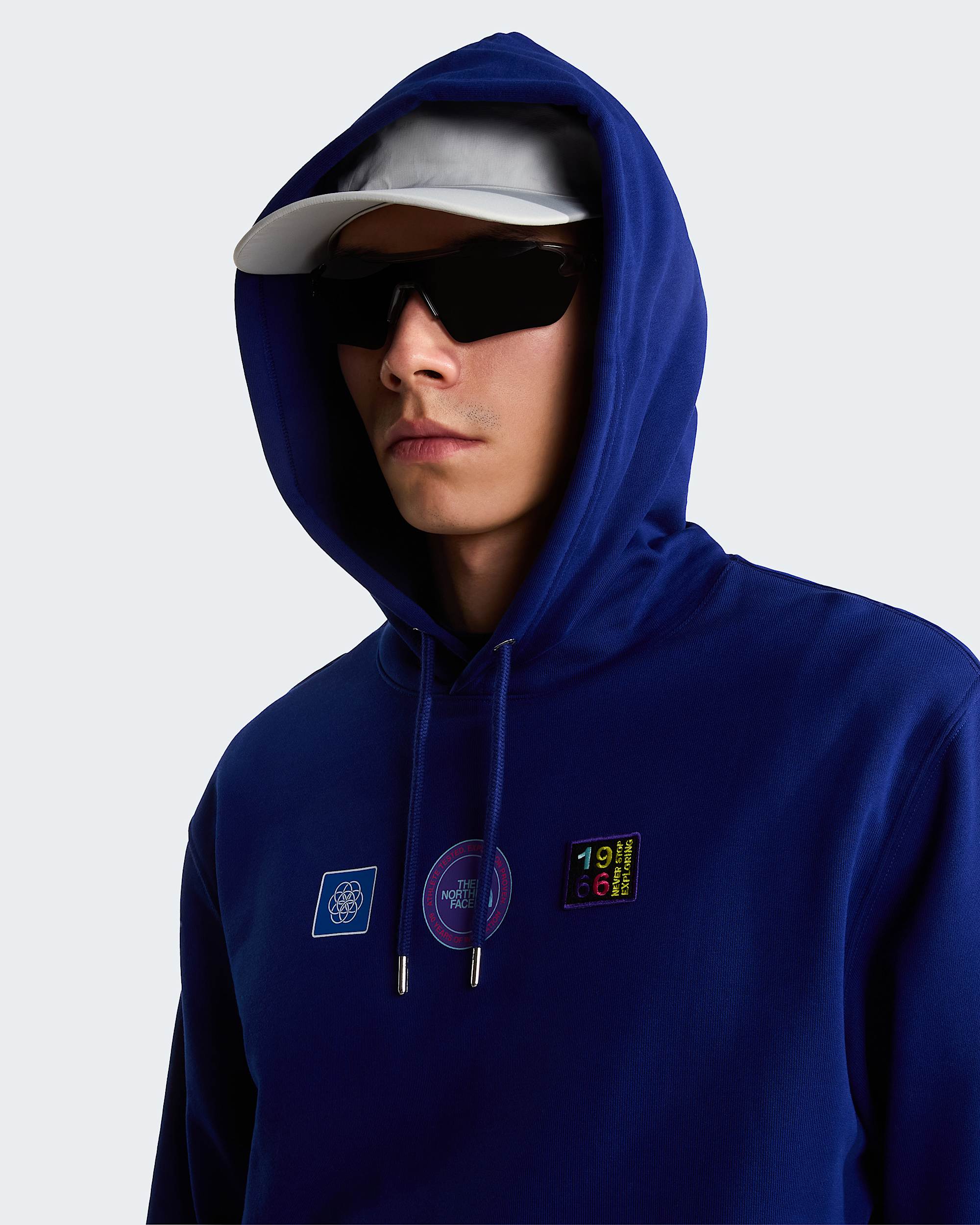 Unisex Explorer Badges Relaxed Graphic Hoodie TNF ALT4