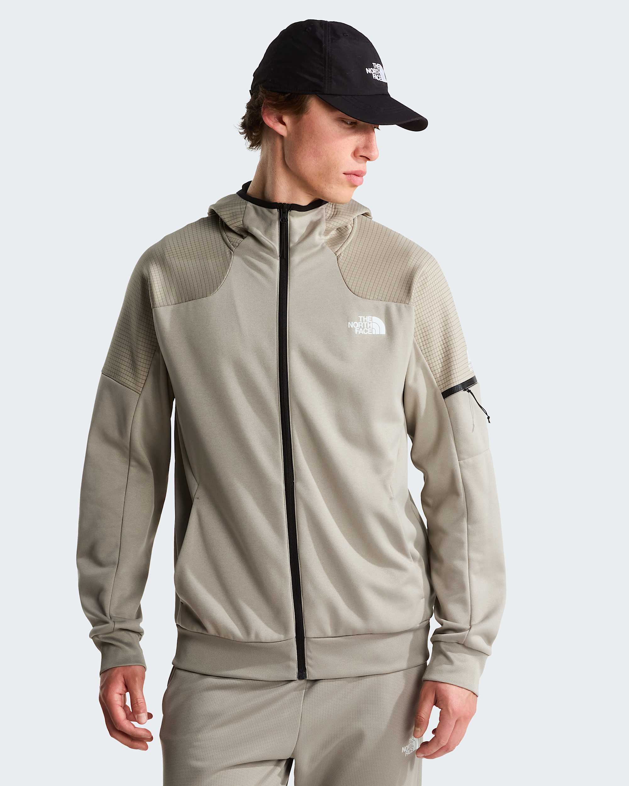 Mens Mountain Athletics Hooded Fleece 20 TNF HERO