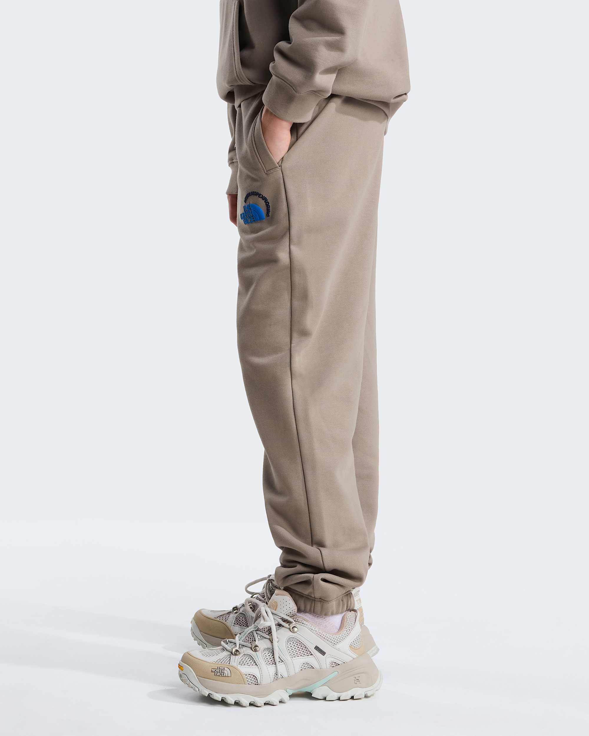 Explore Fonts Relaxed Graphic Jogginghosen fr Teenager TNF ALT14