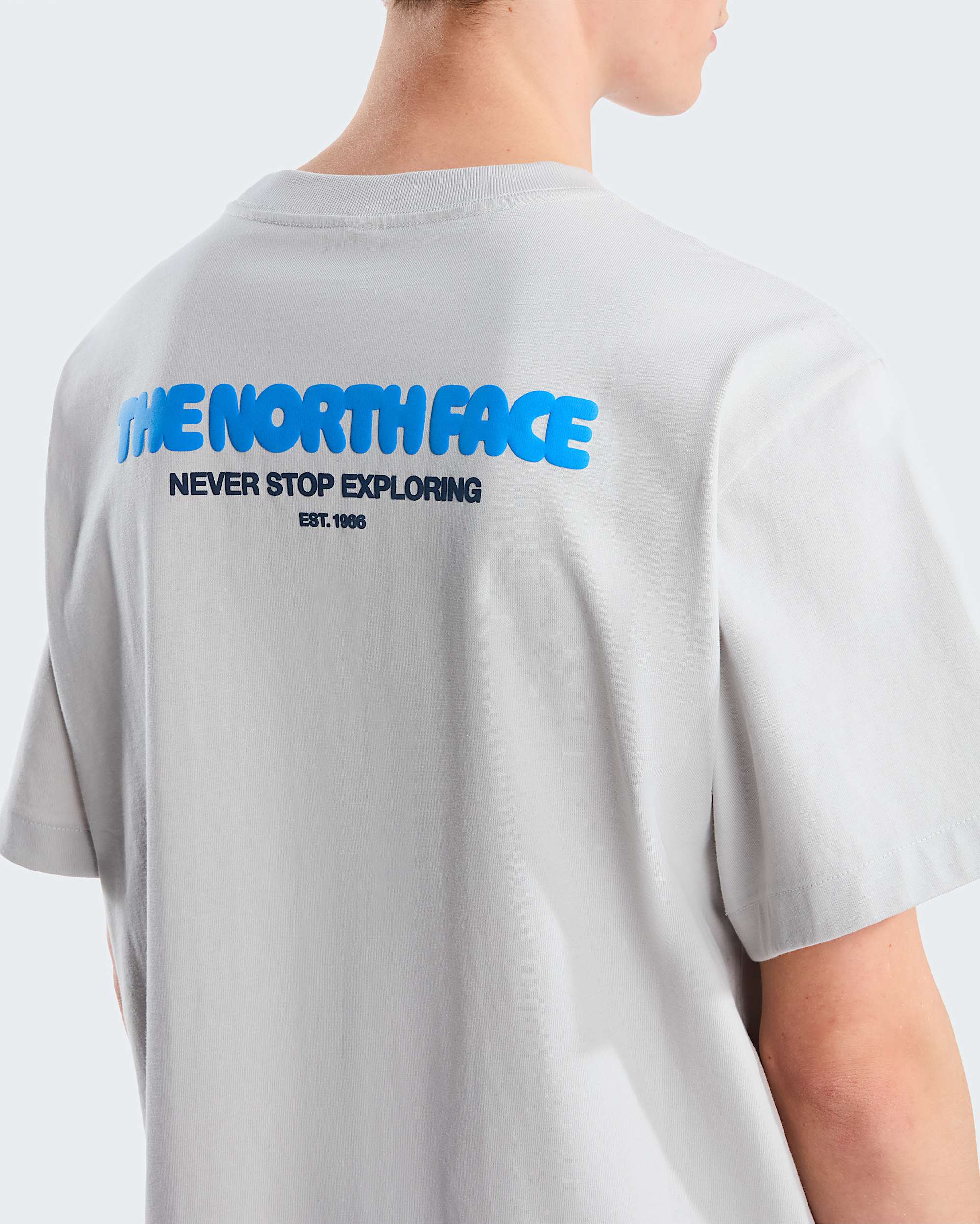 Explore Fonts Relaxed Pocket Graphic TShirt voor heren TNF ALT5