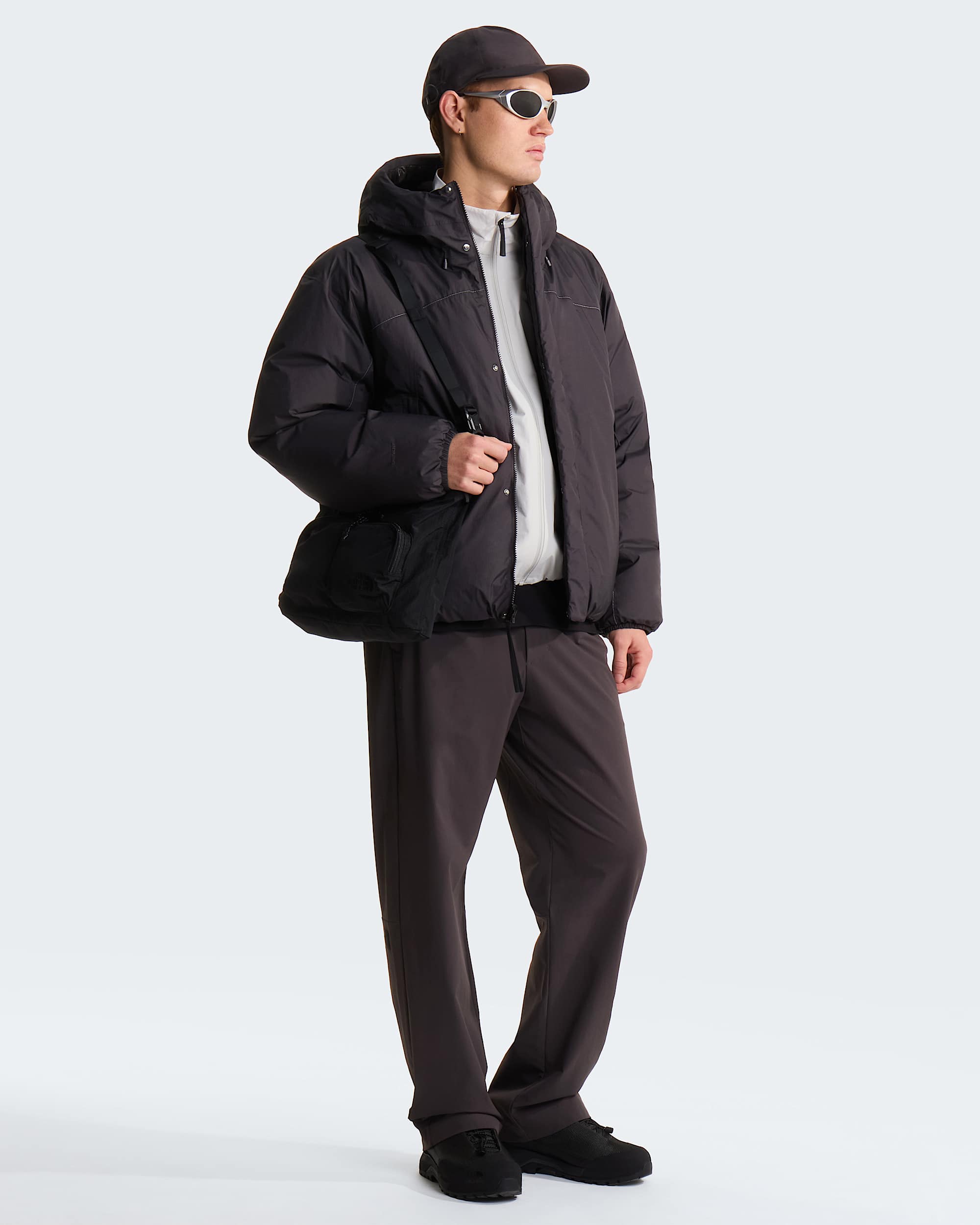 Mens TNF Black Box Tech Woven Trousers TNF alt1