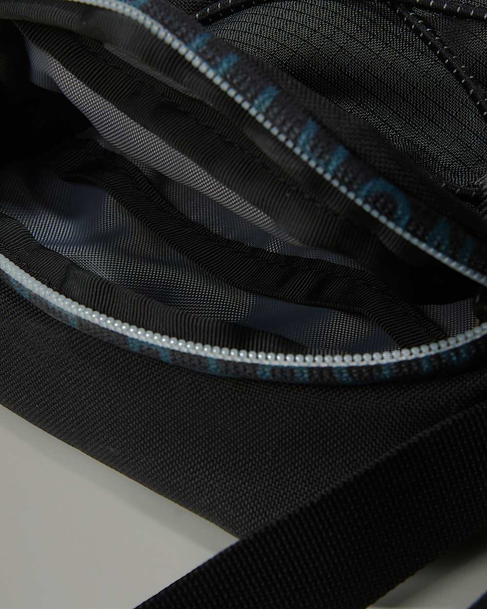 Jester Cross Body Bag TNF ALT3