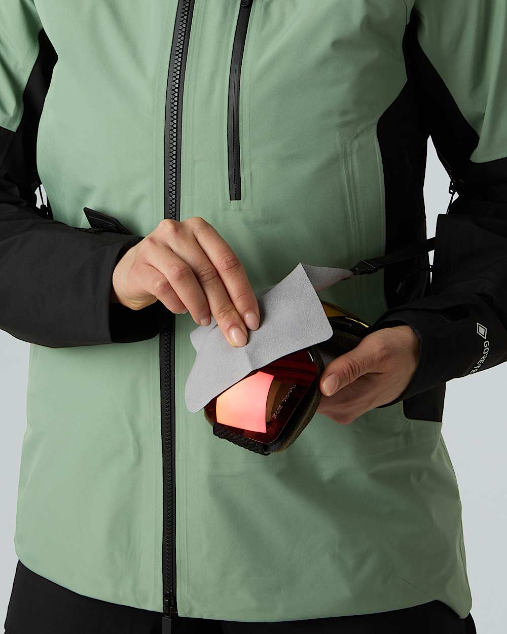 Womens Summit Eastwall GORETEX Jacket TNF ALT8