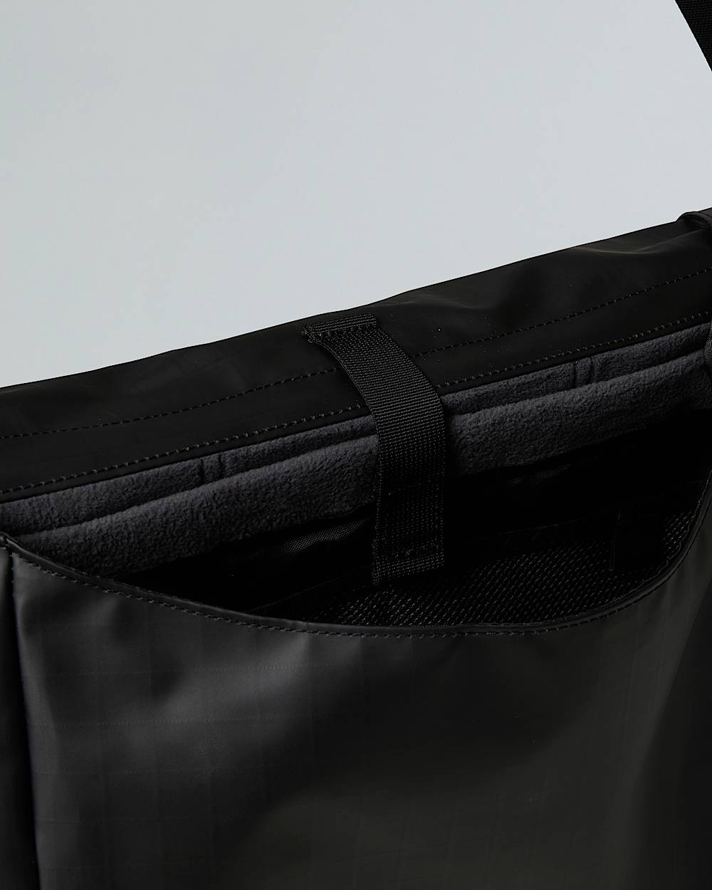 Base Camp Voyager Messenger Bag  TNF ALT4