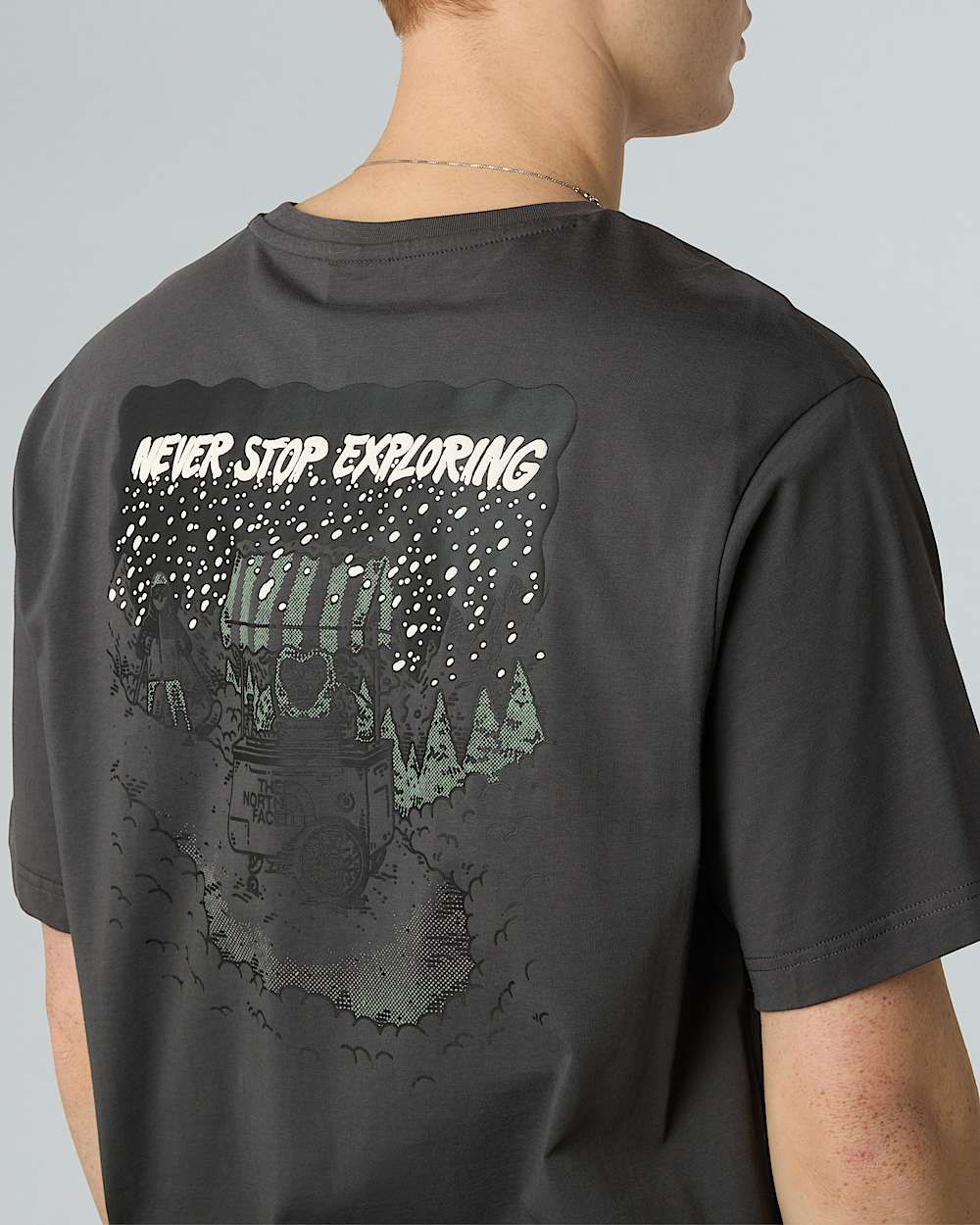 Tshirt dcontract Powder Days Graphic unisexe TNF ALT5