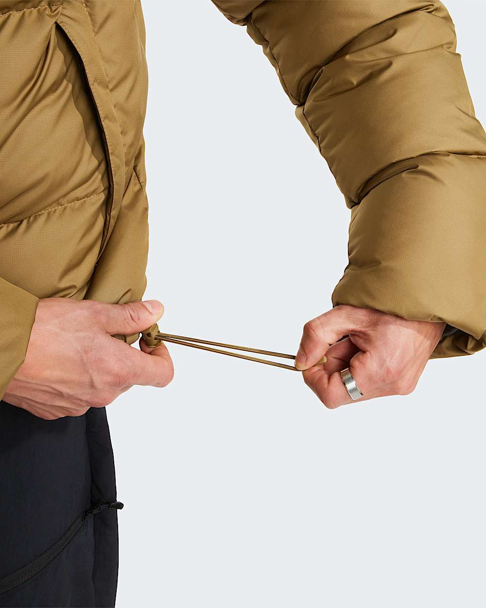 Mens Saikuru Jacket TNF New Taupe GreenCedar ALT7