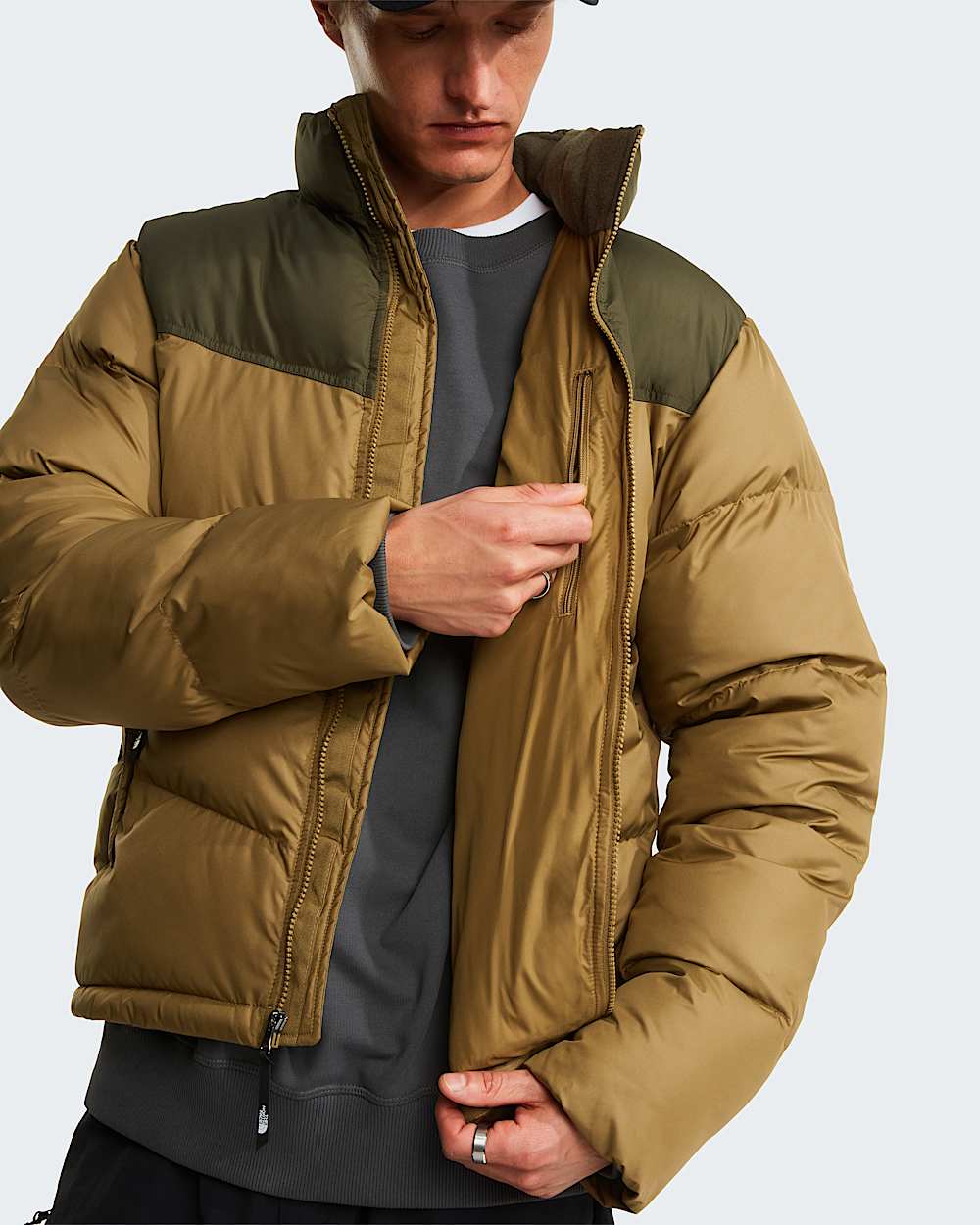 Mens Saikuru Jacket TNF New Taupe GreenCedar ALT8