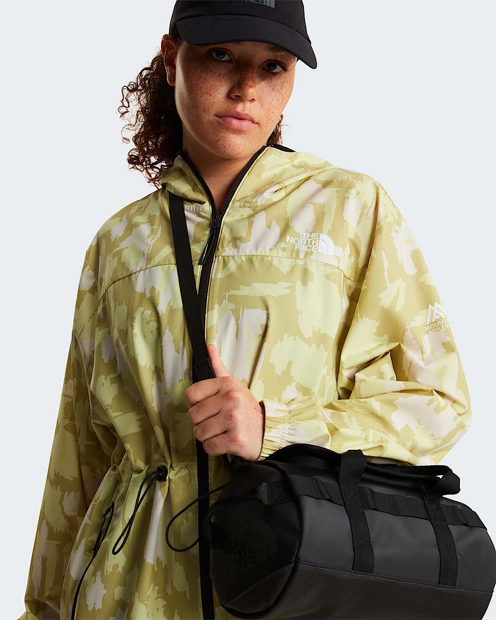 Veste  capuche coupevent imprime Mountain Athletics pour femme TNF ALT7