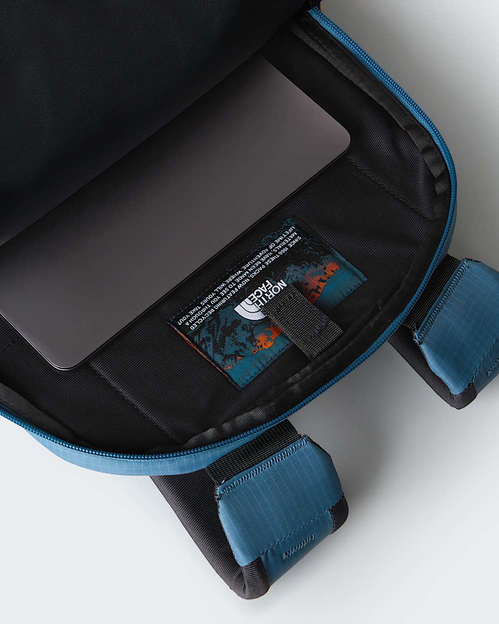 Batoh Borealis TNF Winslor BlueAnthracite GreyUtility Brown ALT6