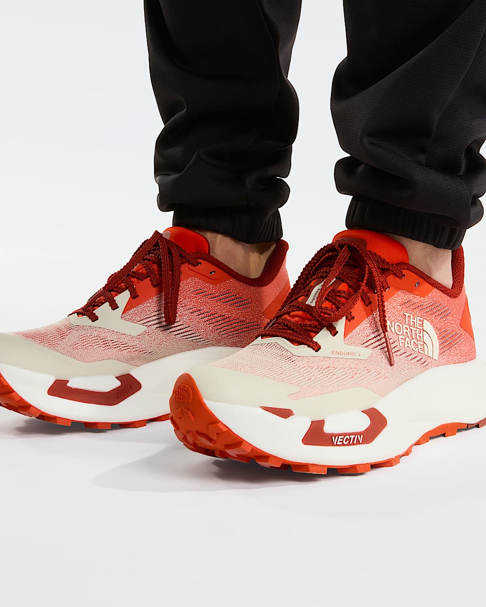 Scarpe da trail running VECTIV Enduris 4 da uomo TNF Lava RedCalacatta ALT2