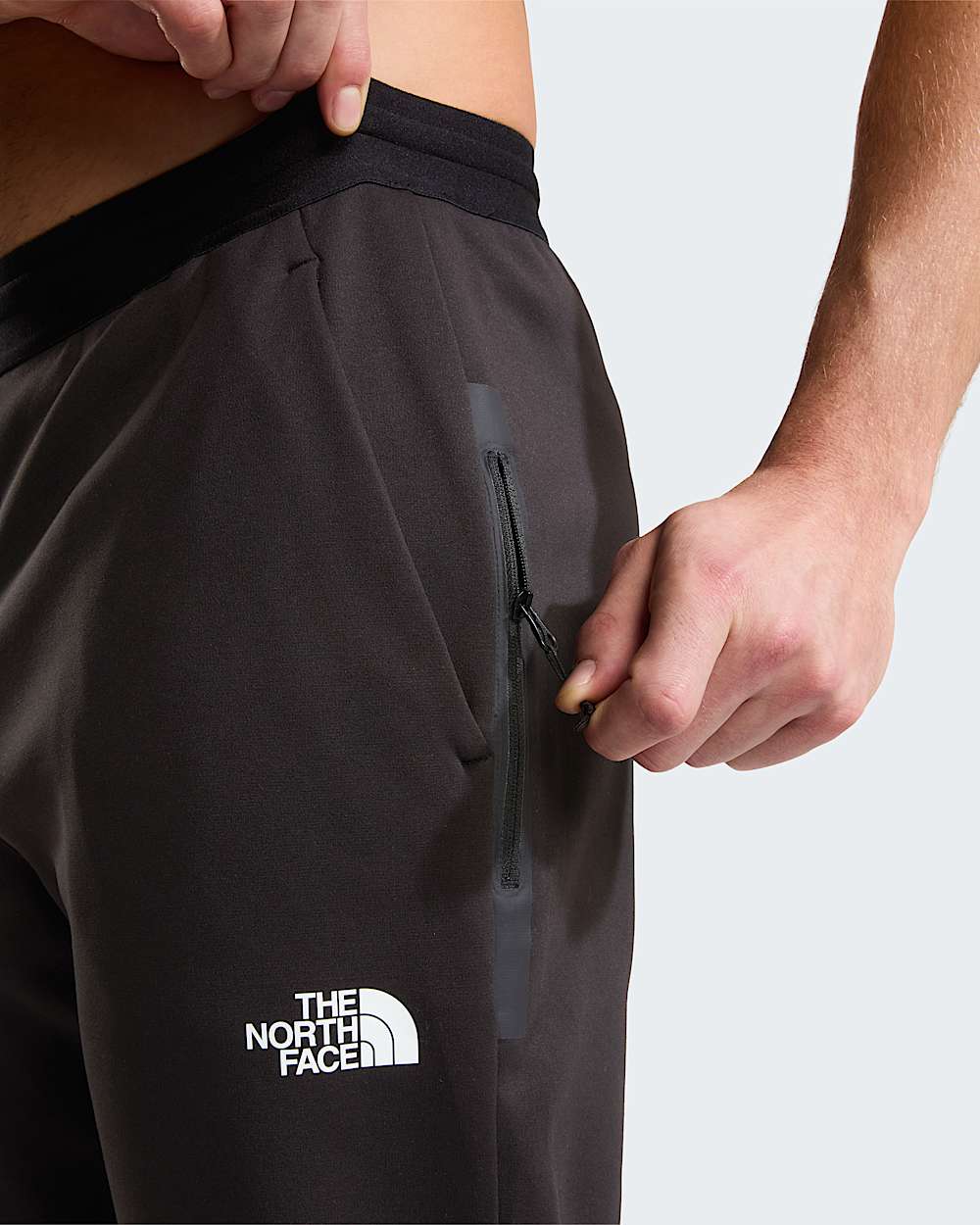 Mens Mountain Athletics Fleece Joggers TNF ALT5