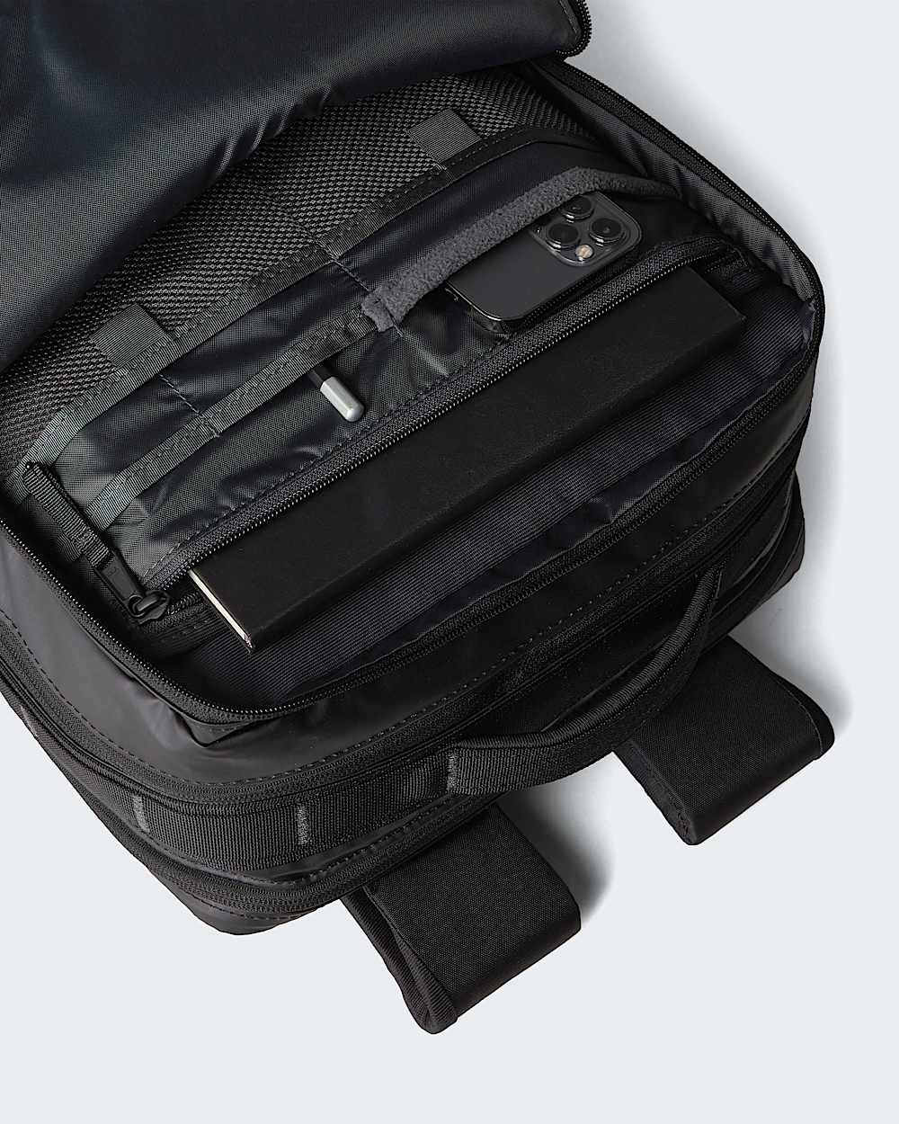 Base Camp Voyager Daypack TNF ALT5