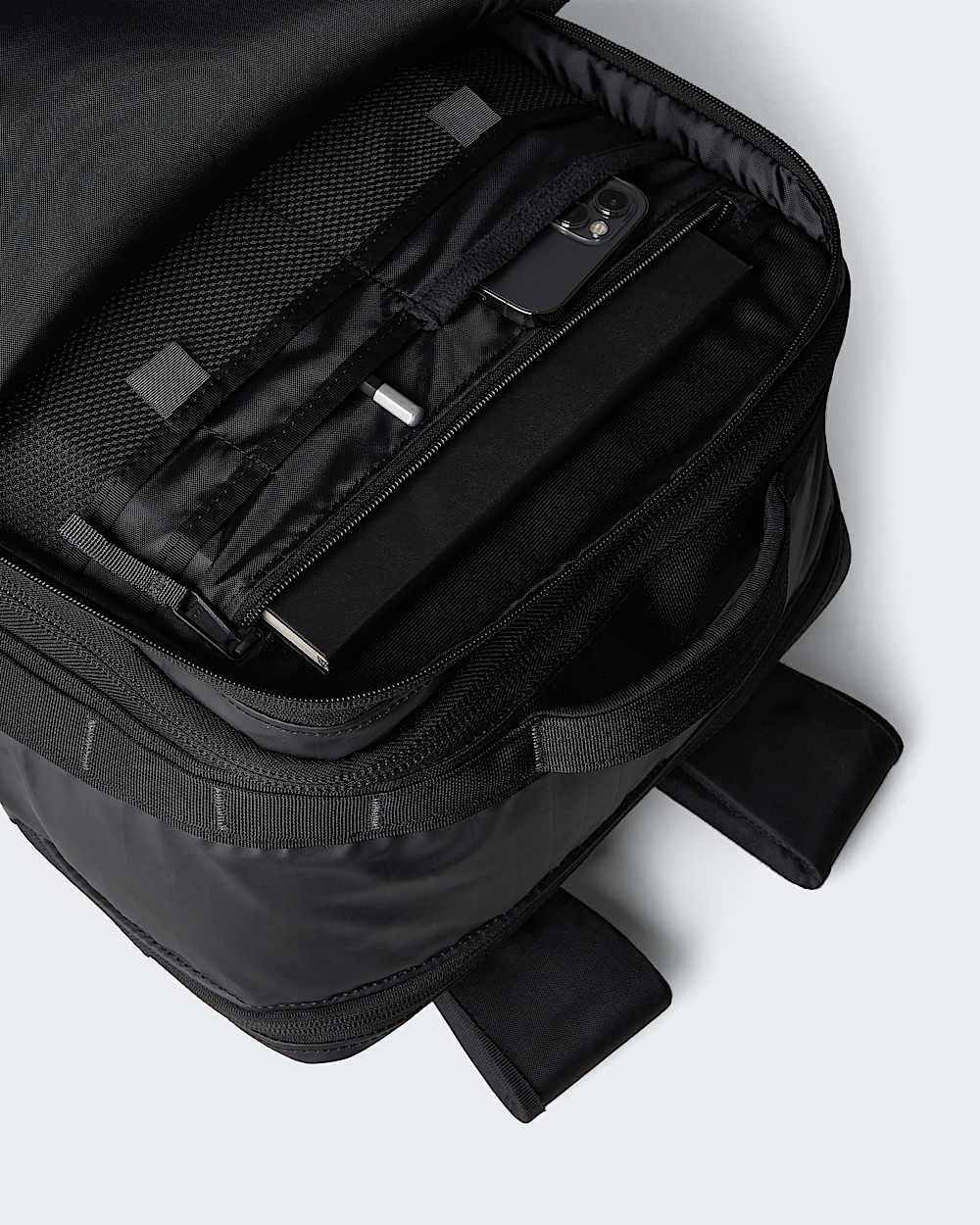 Base Camp Voyager Daypack  Large TNF ALT4