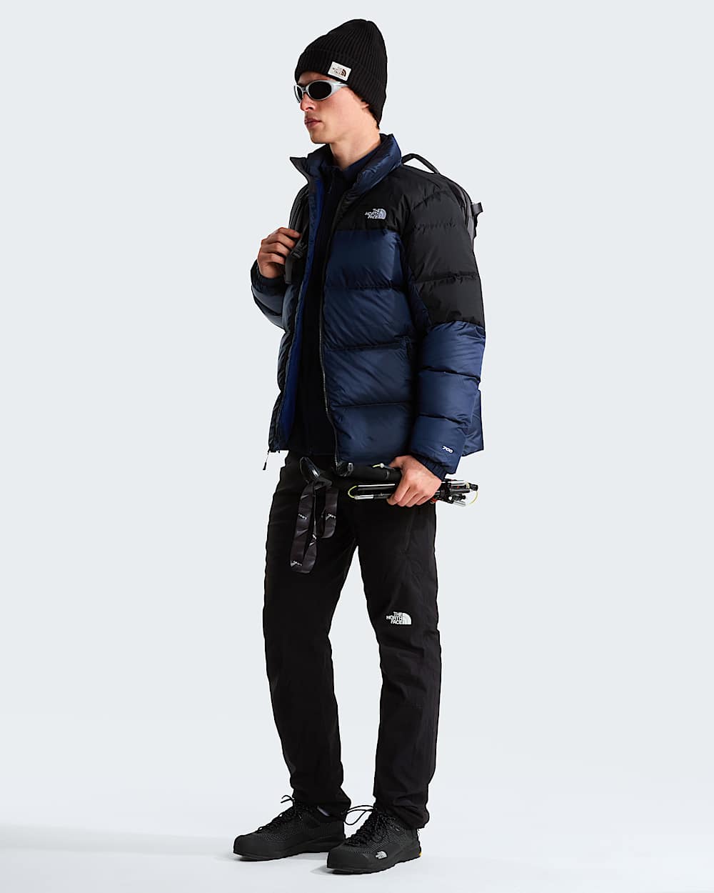 Mens Winter Exploration Regular Tapered Cargo Trousers TNF ALT1