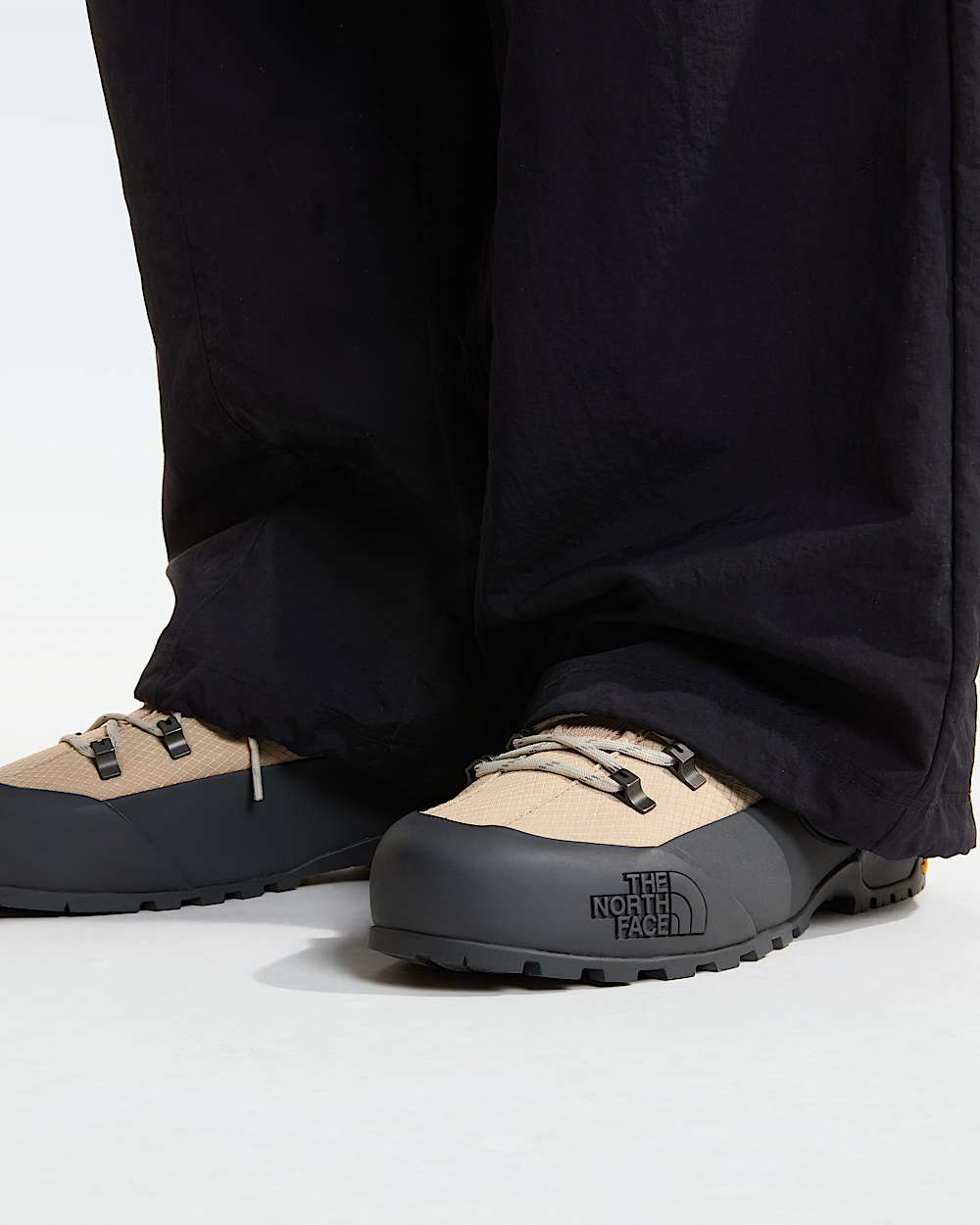 Buty Glenclyffe Low GORETEX TNF Timeless TaupeAnthracite ALT2