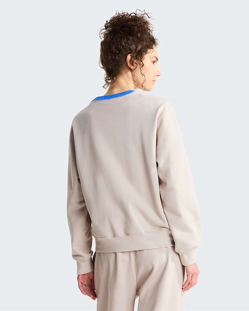 Womens Explore Fonts Relaxed Graphic Sweatshirt TNF ALT3