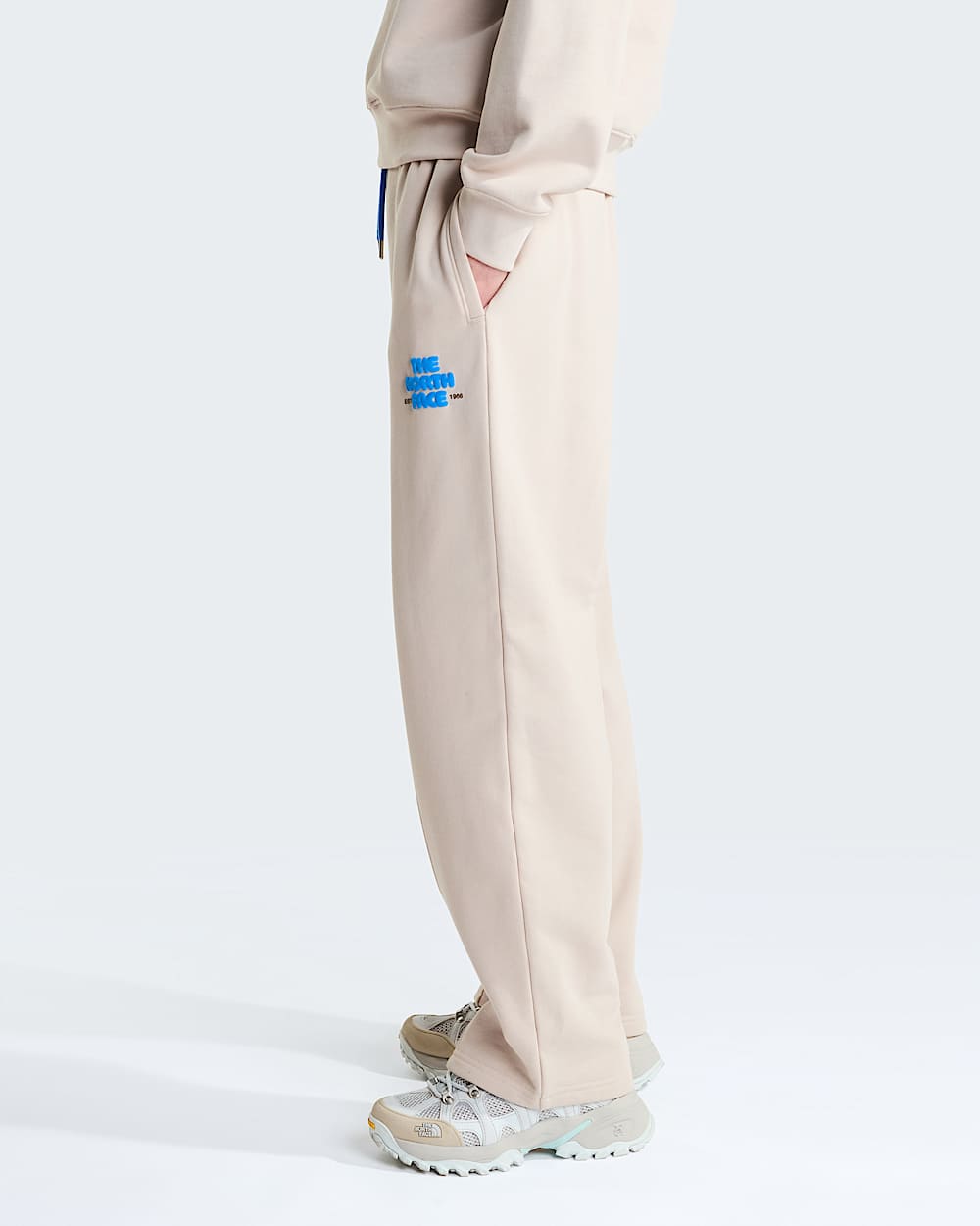 Womens Explore Fonts Relaxed Graphic Joggers TNF ALT2