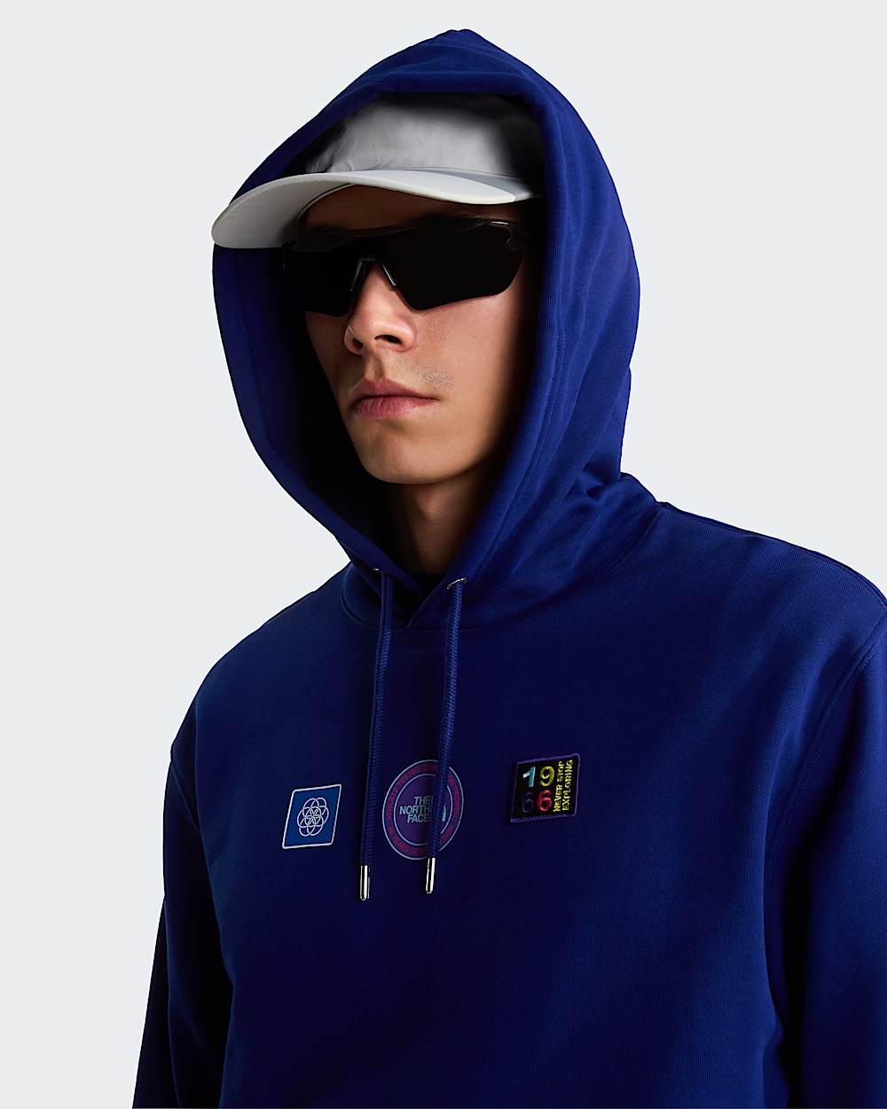 Unisex Explorer Badges Relaxed Graphic Hoodie TNF ALT4