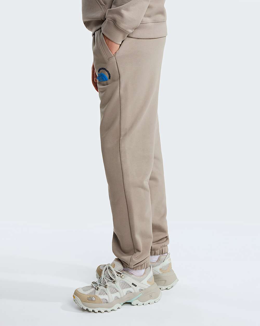 Explore Fonts Relaxed Graphic Jogginghosen fr Teenager TNF ALT2