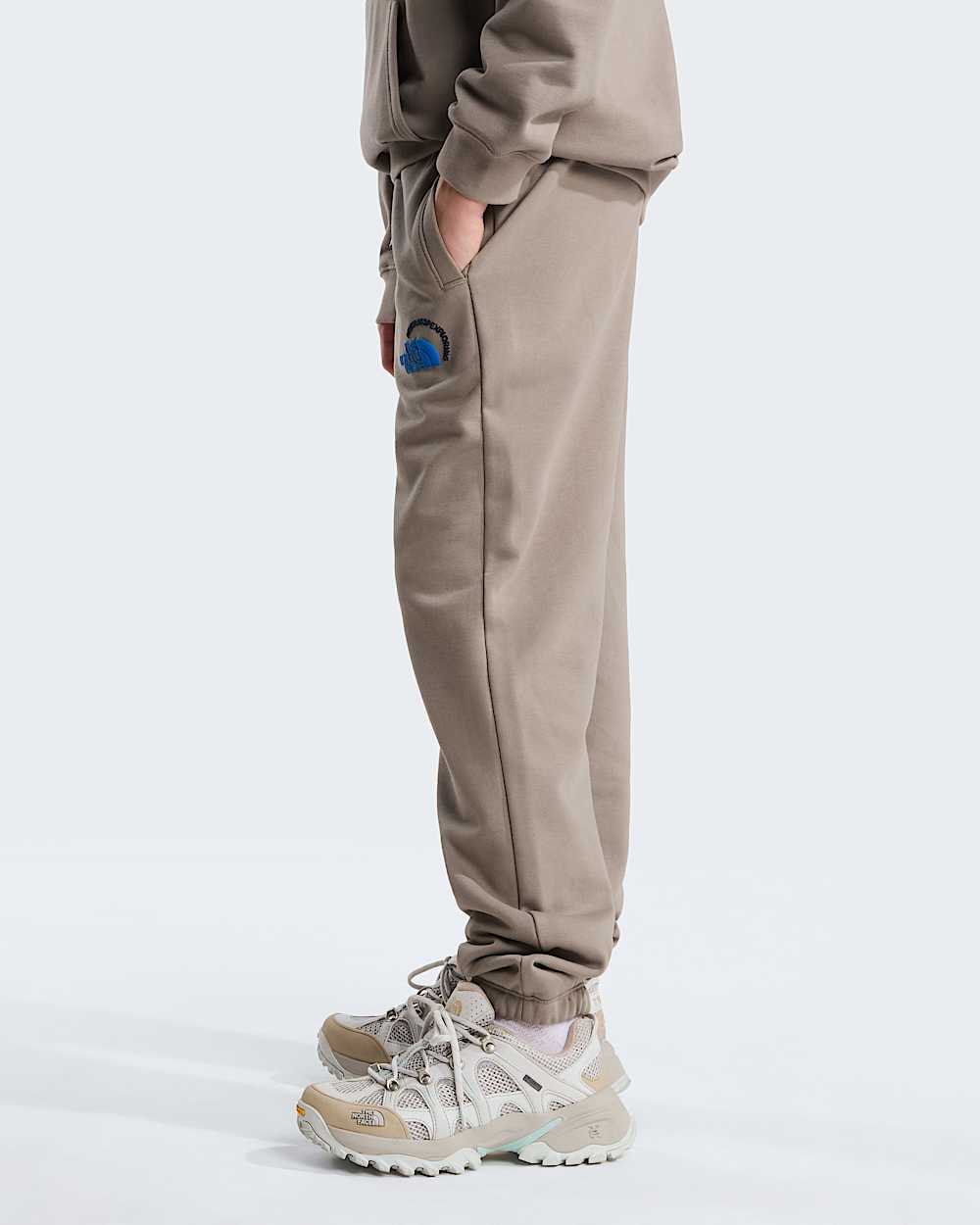 Explore Fonts Relaxed Graphic Jogginghosen fr Teenager TNF ALT14