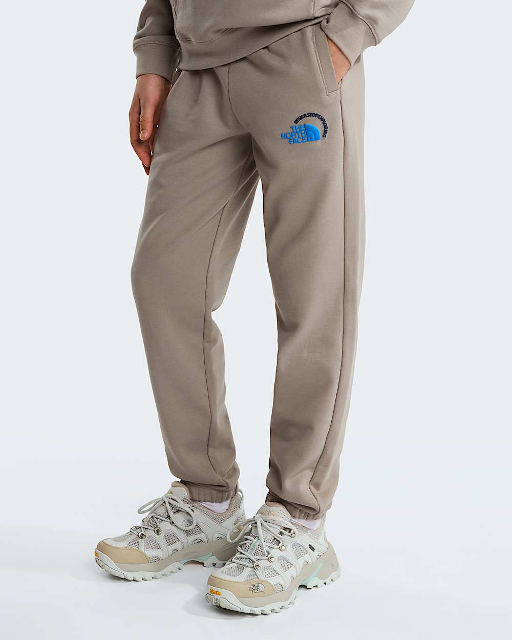 Explore Fonts Relaxed Graphic Jogginghosen fr Teenager TNF HERO