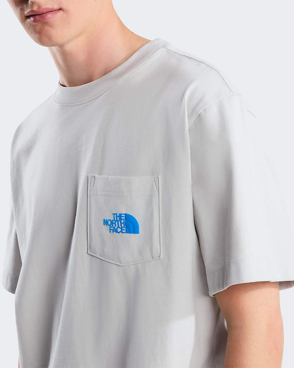 Explore Fonts Relaxed Pocket Graphic TShirt voor heren TNF ALT4