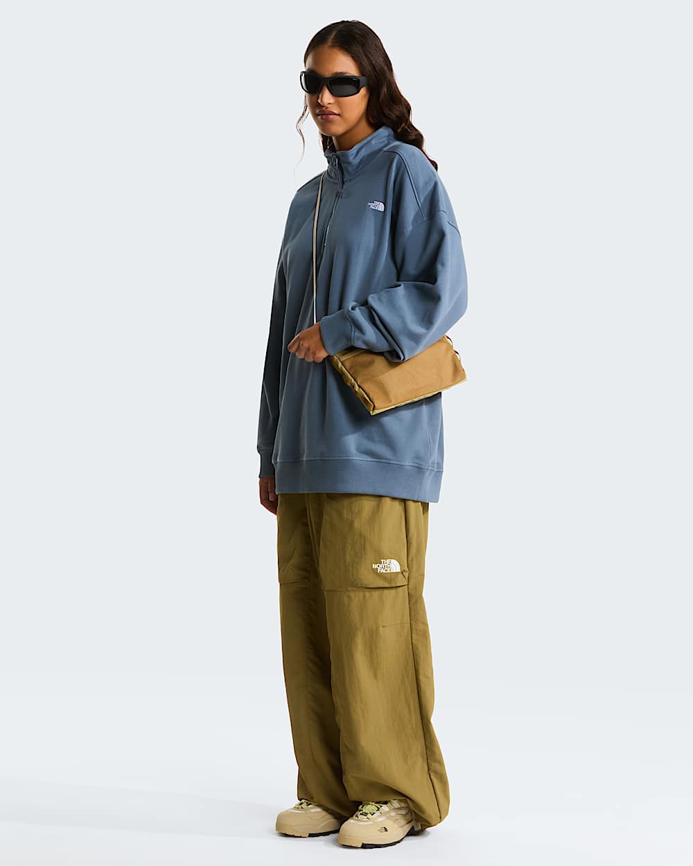 Essential leicht  relaxt geschnittenes Sweatshirt mit 14langem RV in Unisex TNF alt11