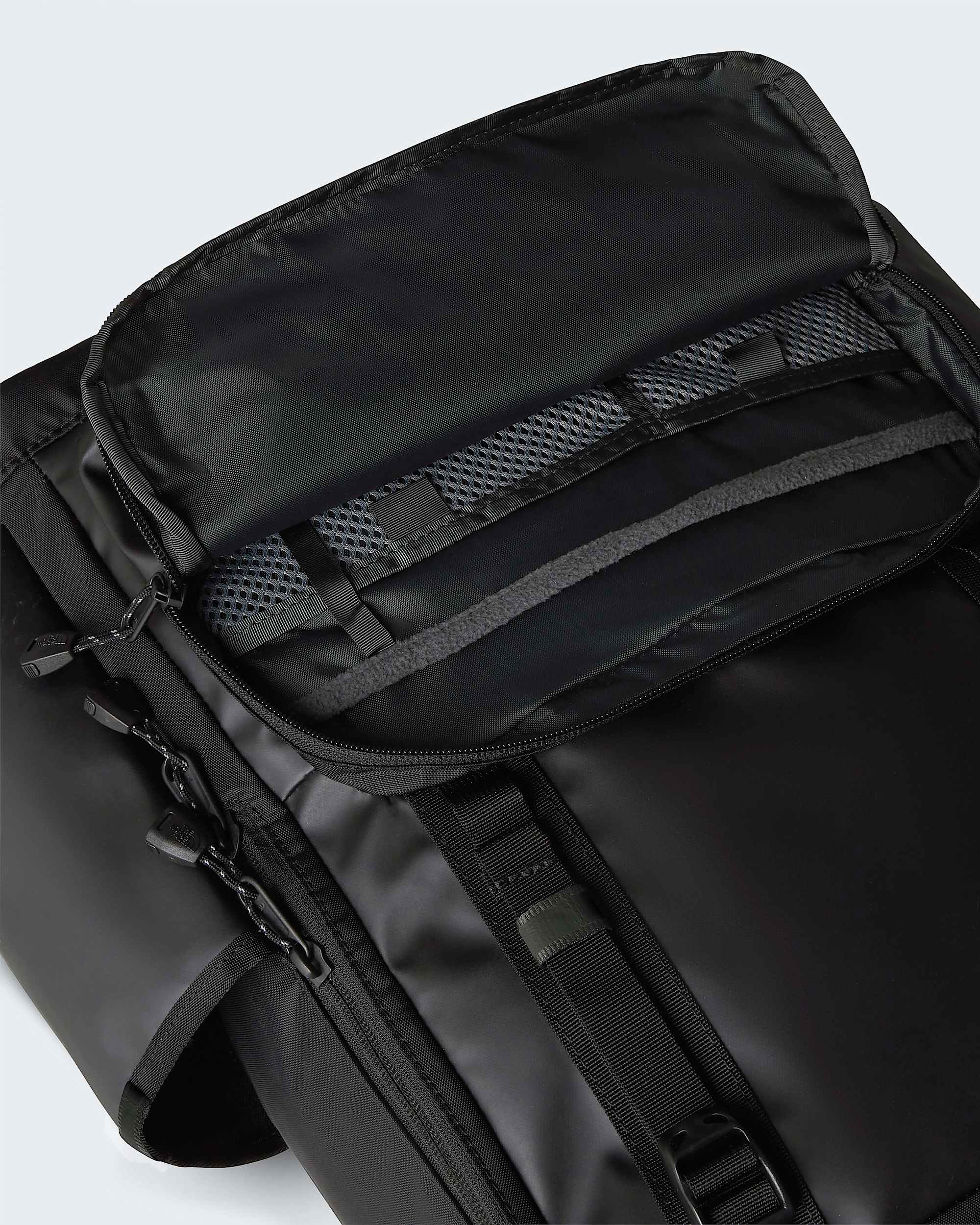 Base Camp Daypack TNF ALT5