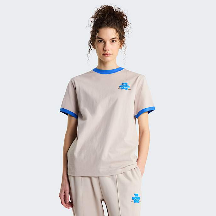 Explore Fonts Graphic TShirt in Relaxed Fit Damen TNF Timeless Taupe HERO