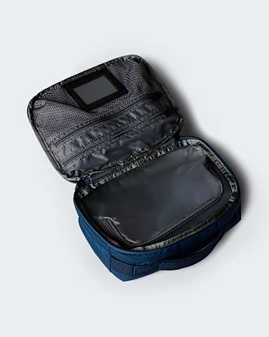 Base Camp Voyager Wash Bag TNF Shady BlueSummit Navy ALT2