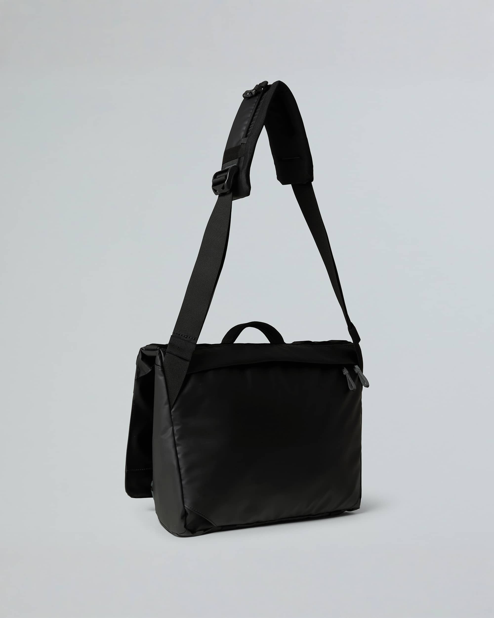 Base Camp Voyager Messenger Bag  TNF ALT2