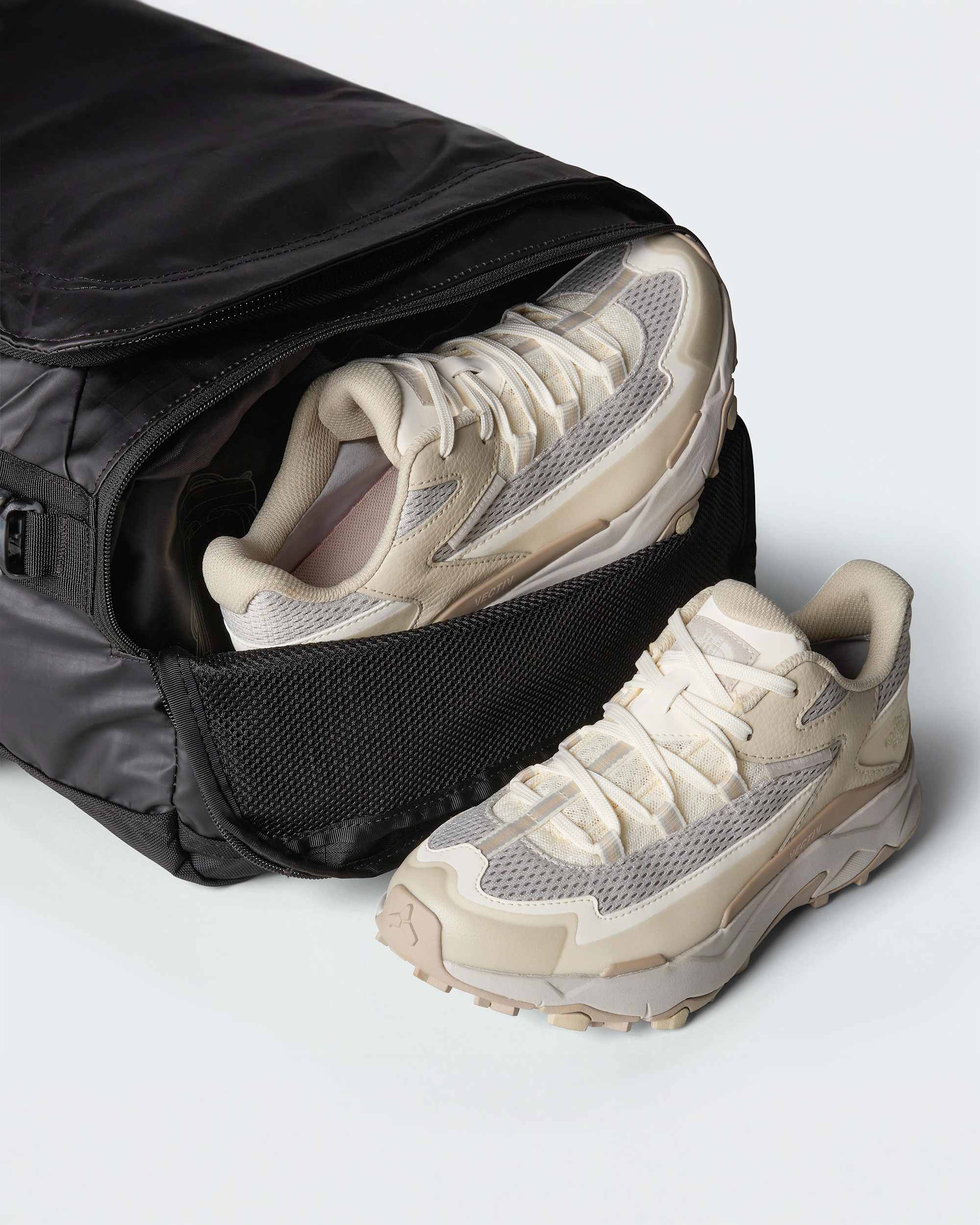 Bolsa de viaje Base Camp Duffle Voyager 42L TNF TNF BlackAsphalt Grey ALT6