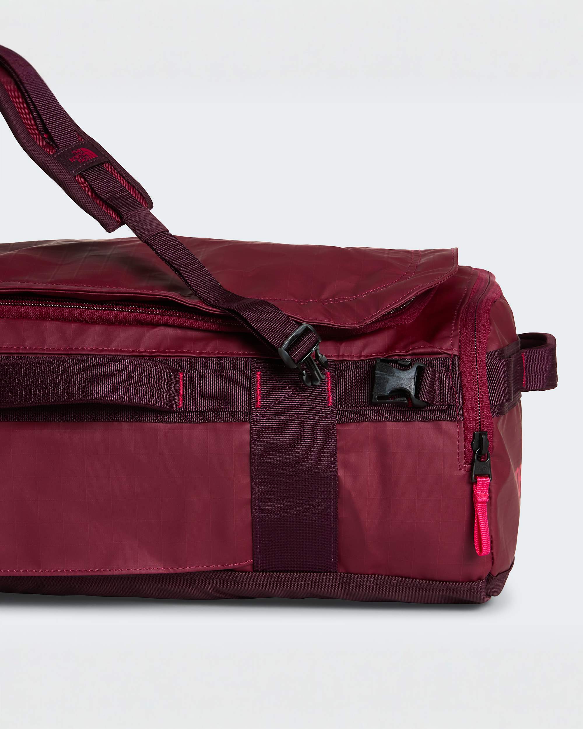 Base Camp Voyager DuffelTasche 32 Liter TNF Burgundy CrushDeep BurgundyLali Guran ALT7