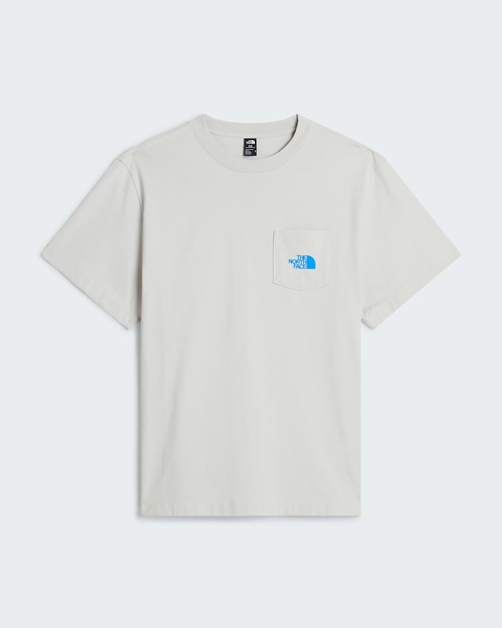 Explore Fonts Relaxed Pocket Graphic TShirt voor heren TNF ALT30