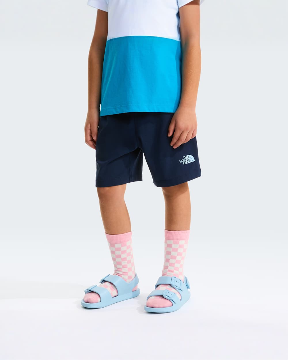 Set NSE Box Play Regular con pantaloncini da bambini TNF alt20