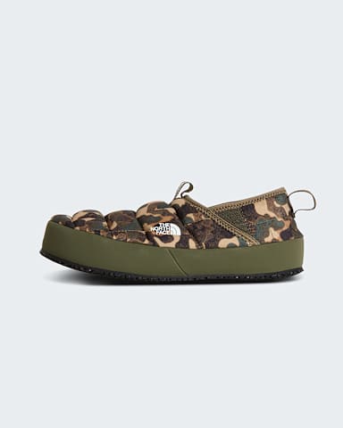 Modzieowe kapcie zimowe ThermoBall Traction II TNF Utility Brown Camo Texture PrintNew Taupe Green hero