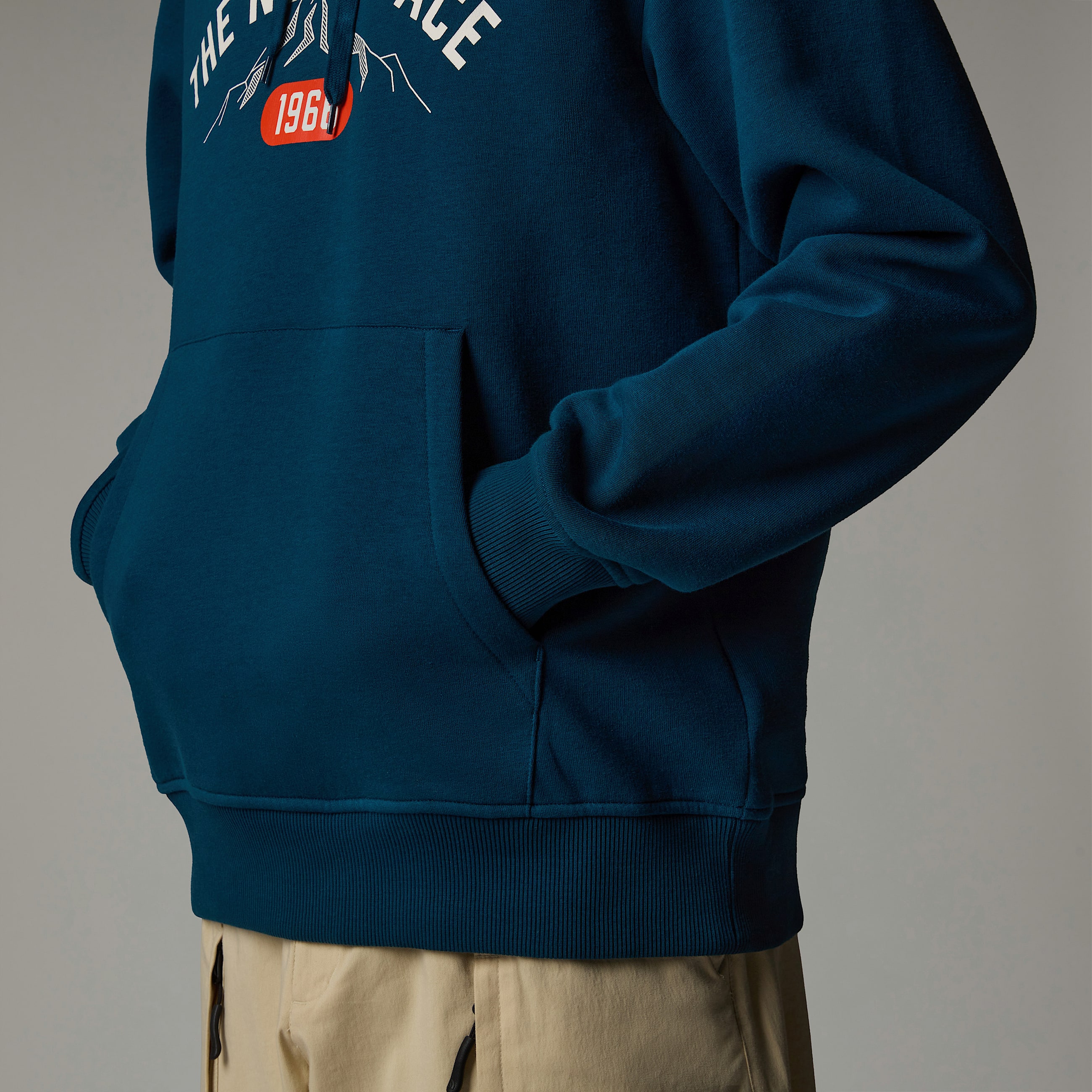 Felpa con cappuccio Varsity con grafica da uomo TNF ALT5