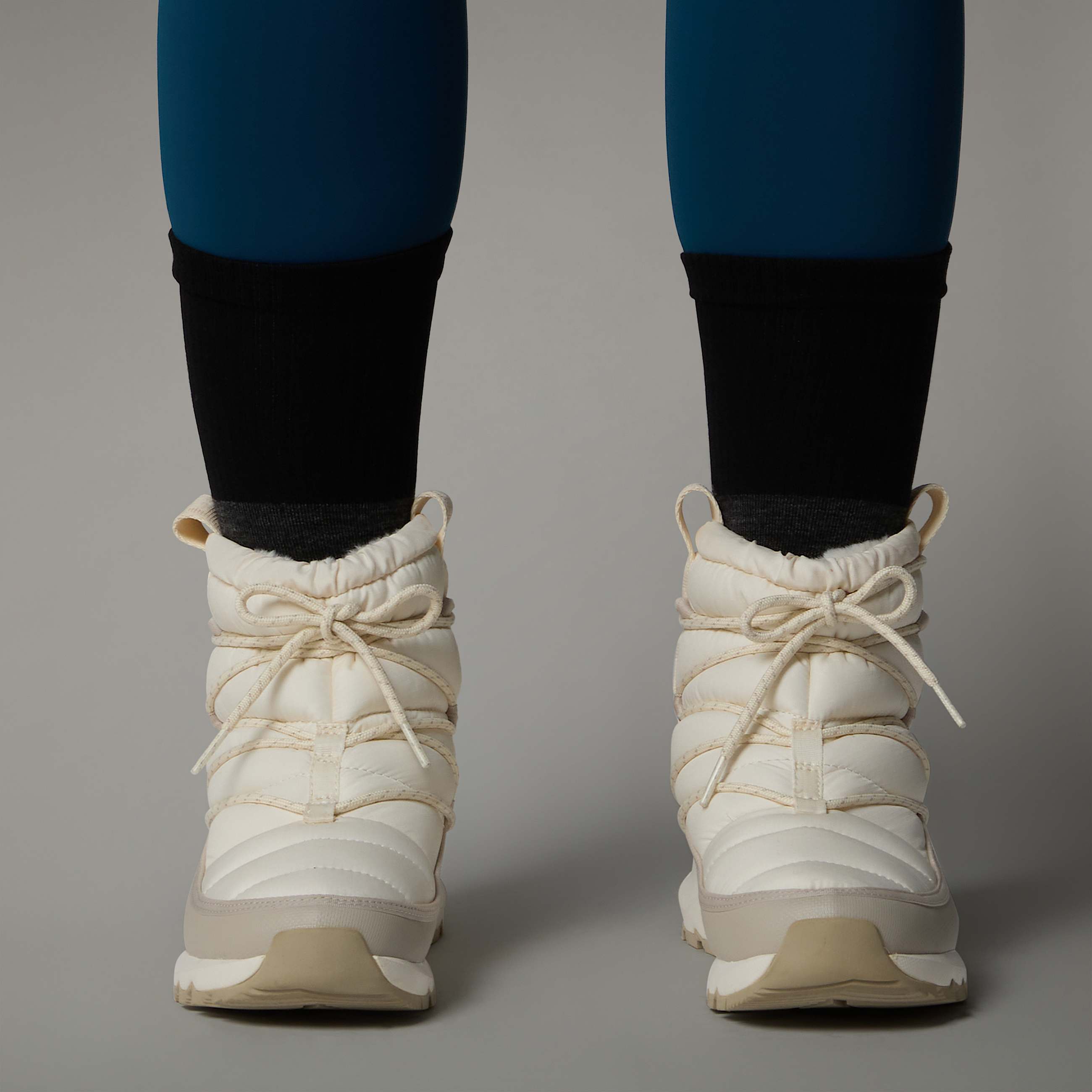 Botas de inverno impermeveis com atacadores Thermoball para mulher TNF ALT3