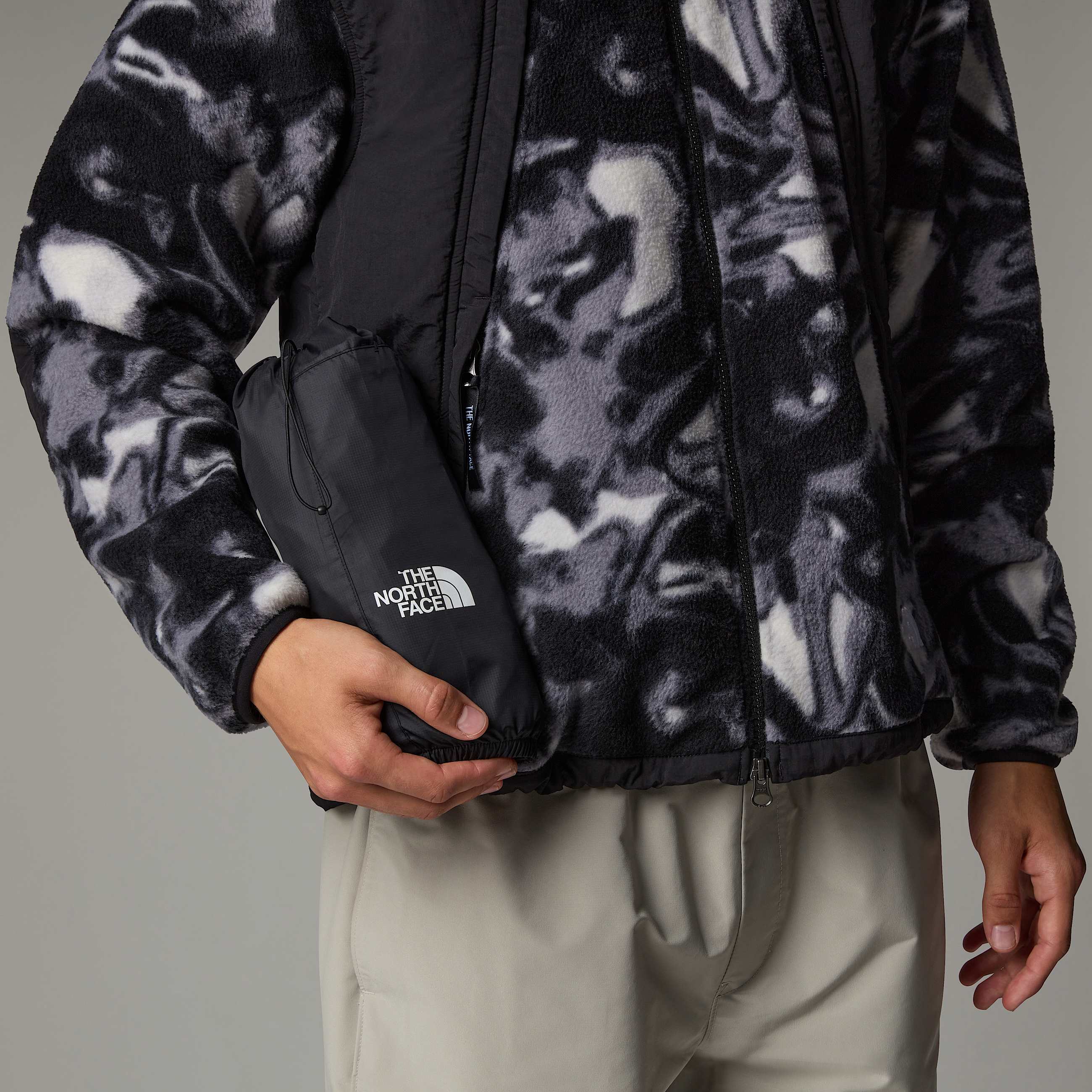 Seasonal Mountain Jacket M TNF ALT7