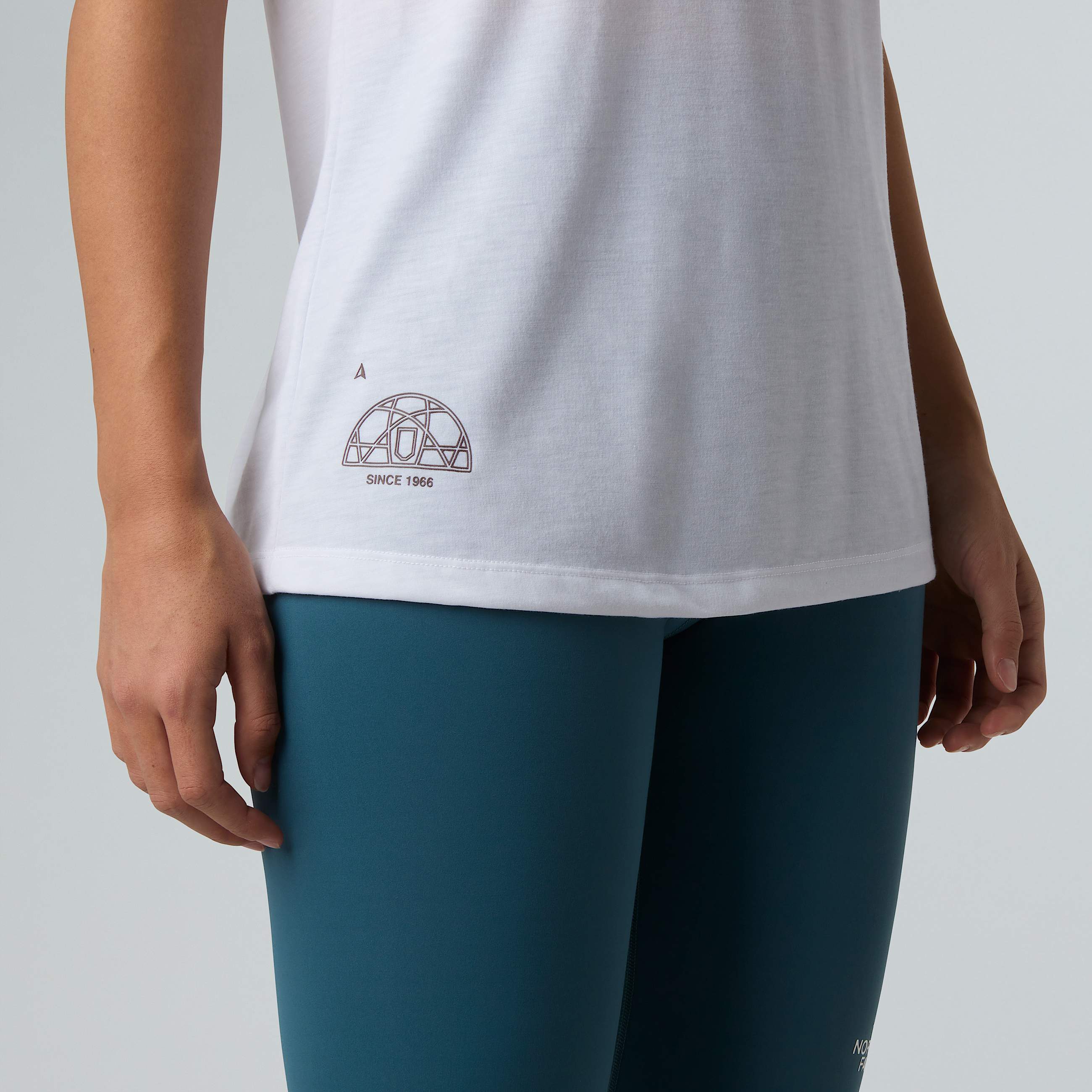 Tshirt Multiple Placement Graphic da donna TNF ALT5