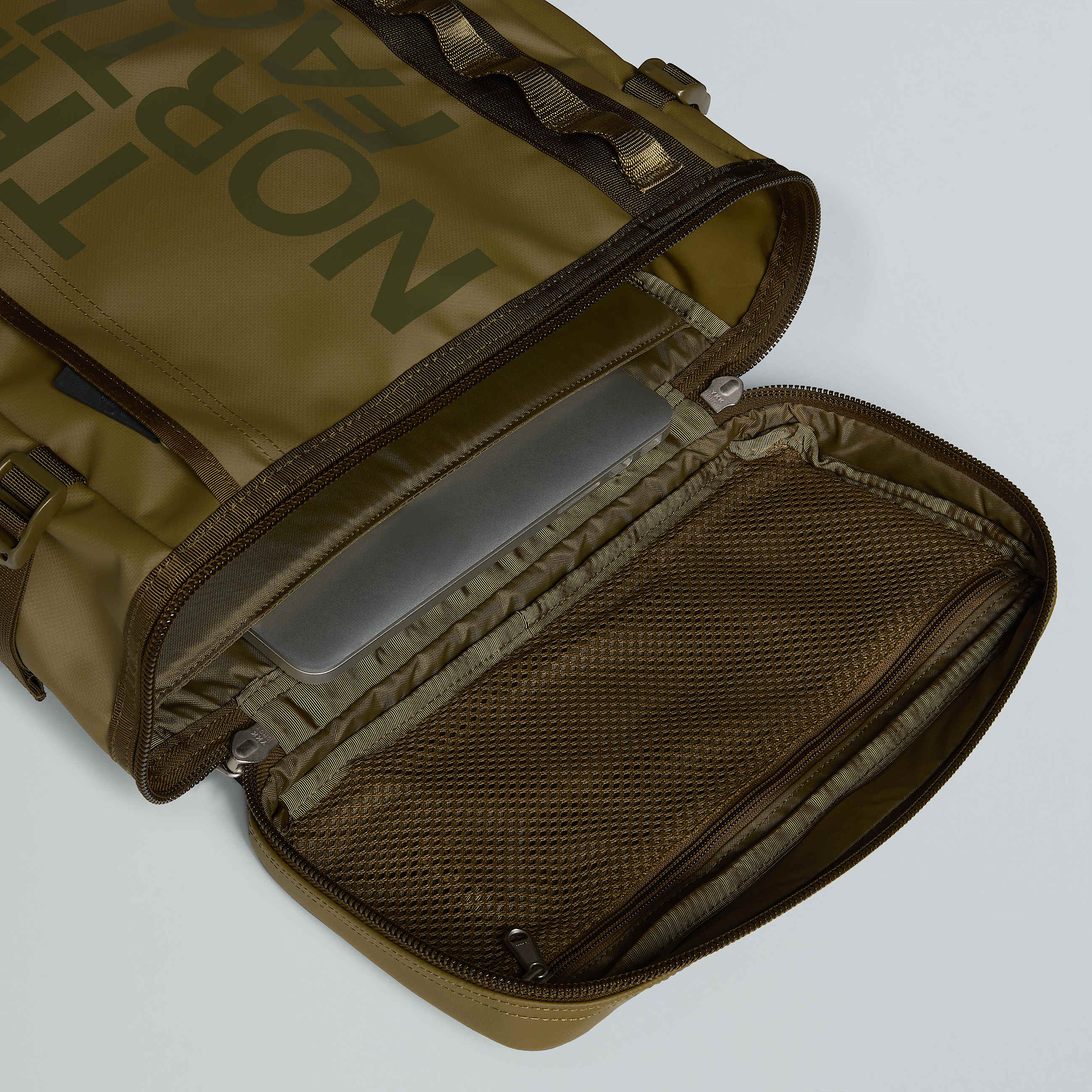 Base Camp Kleiderkiste TNF Caraway SeedSycamore ALT5