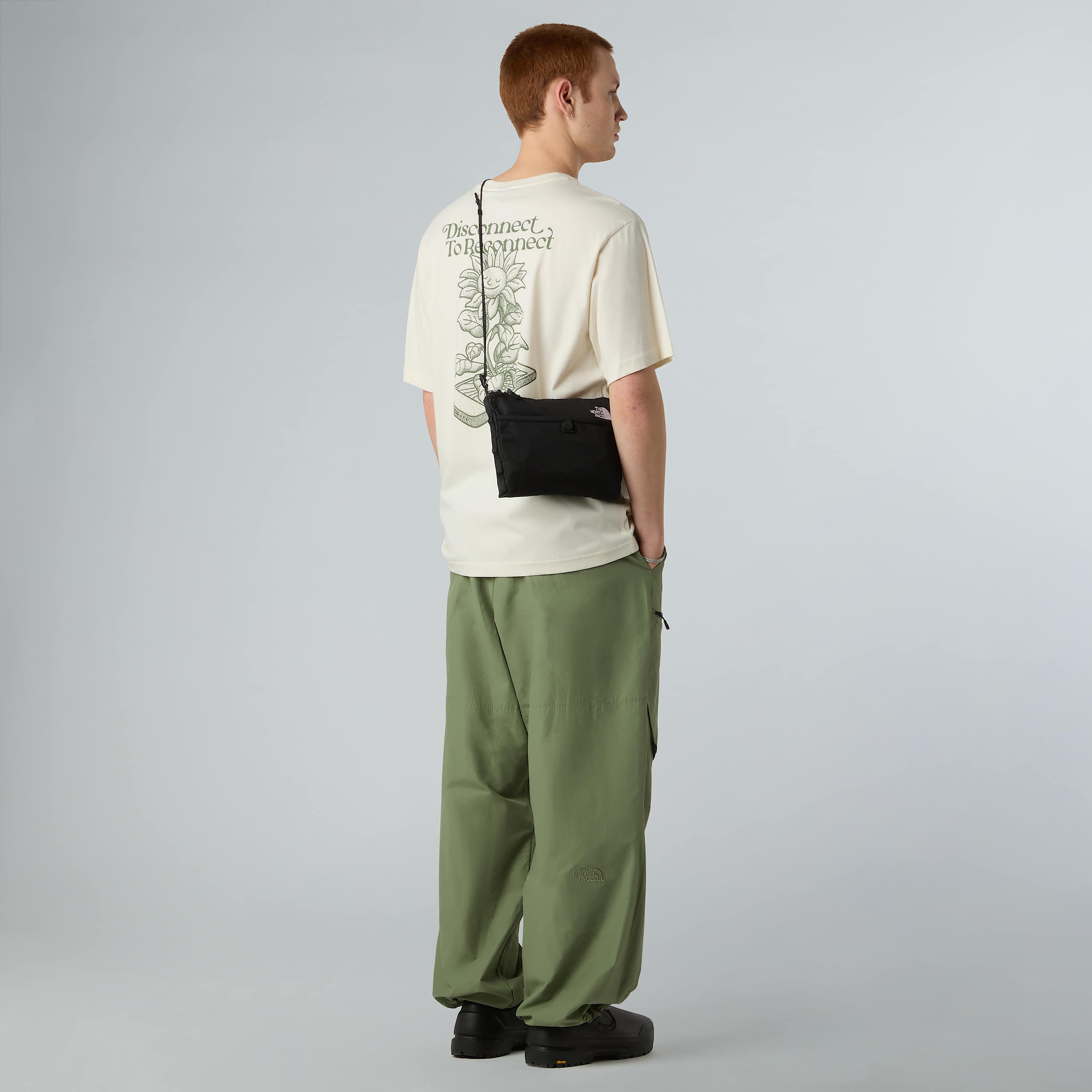 Connect relaxt geschnittenes TShirt mit Grafik in Unisex TNF ALT4