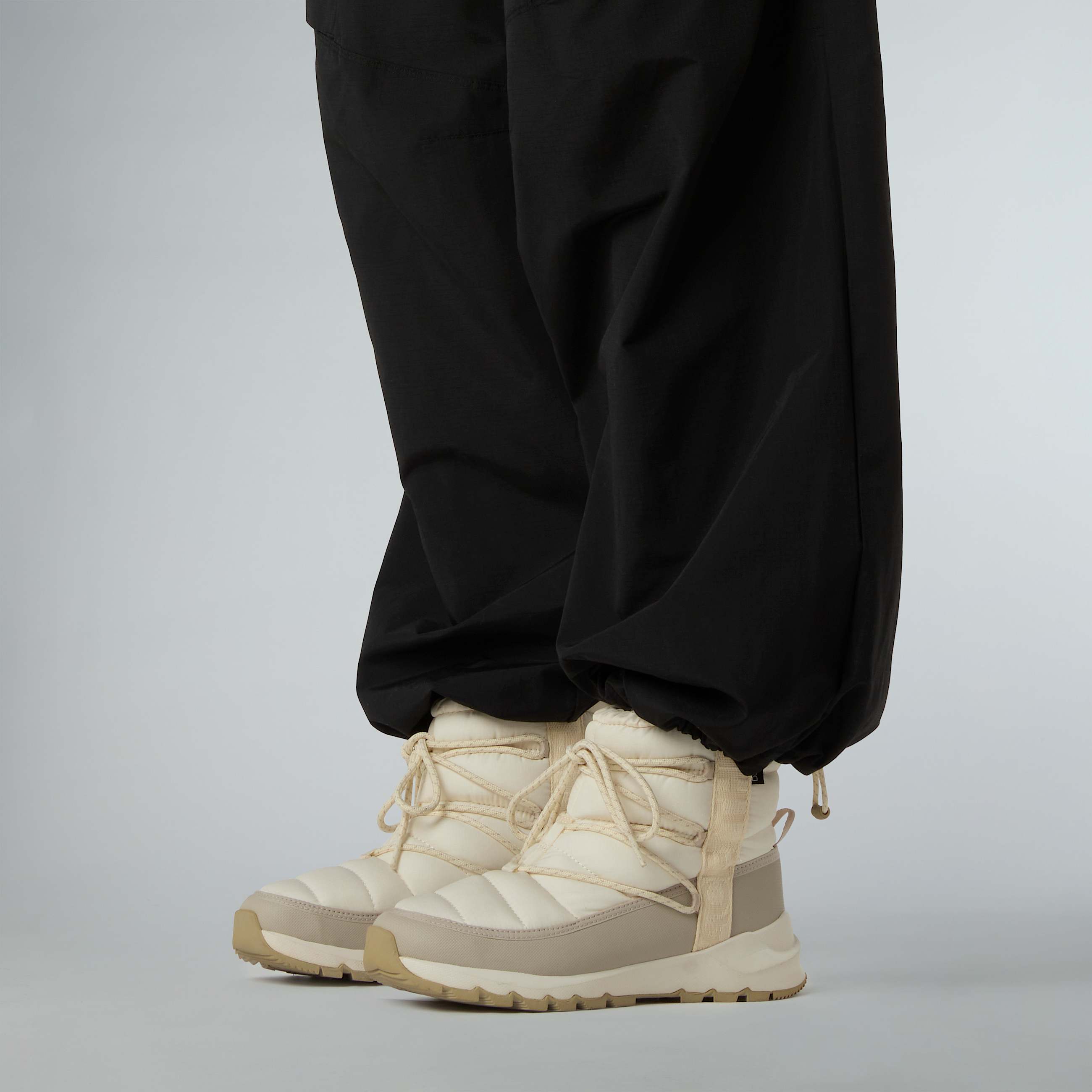 Botas de inverno impermeveis com atacadores Thermoball para mulher TNF ALT4