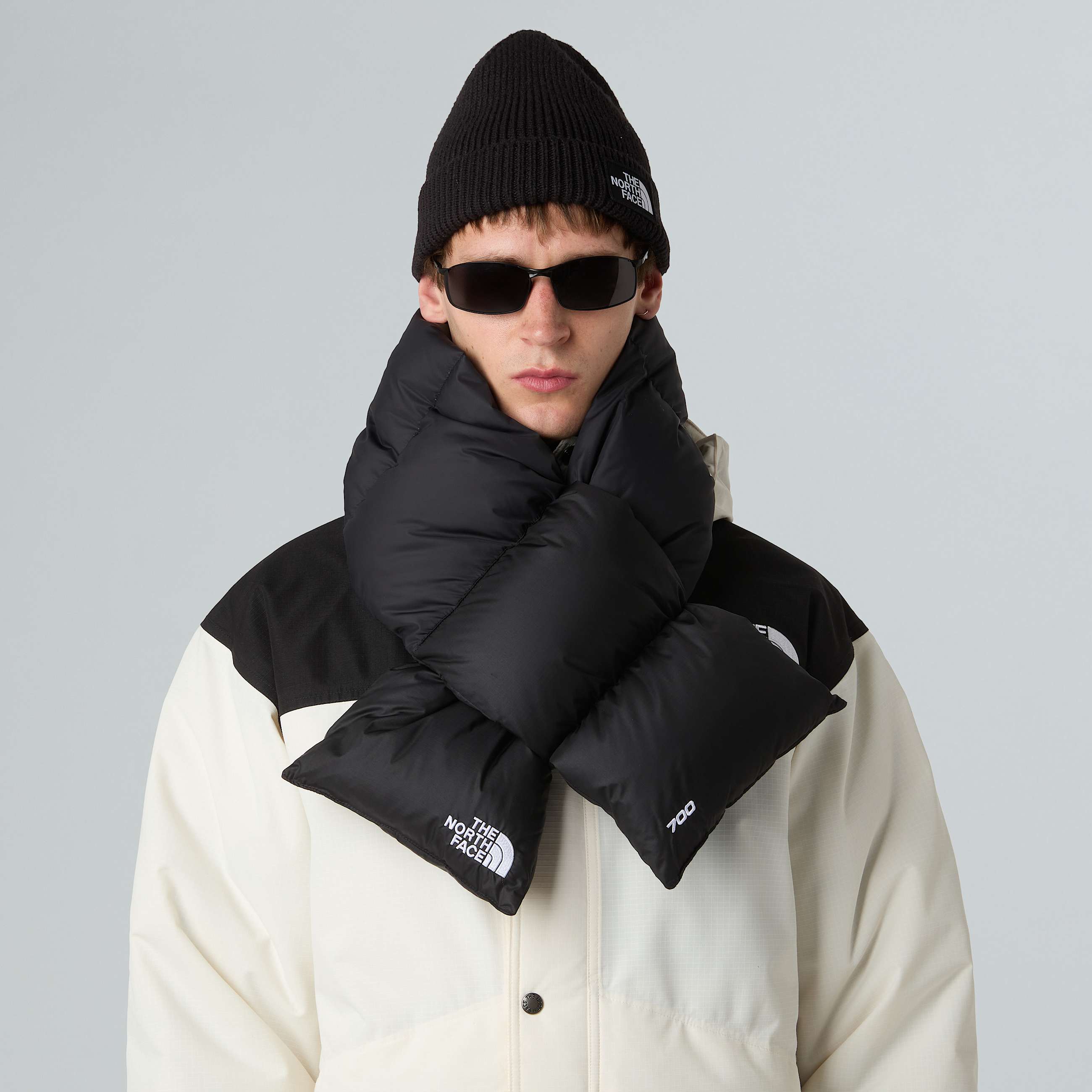 Scarf Nuptse TNF ALT1