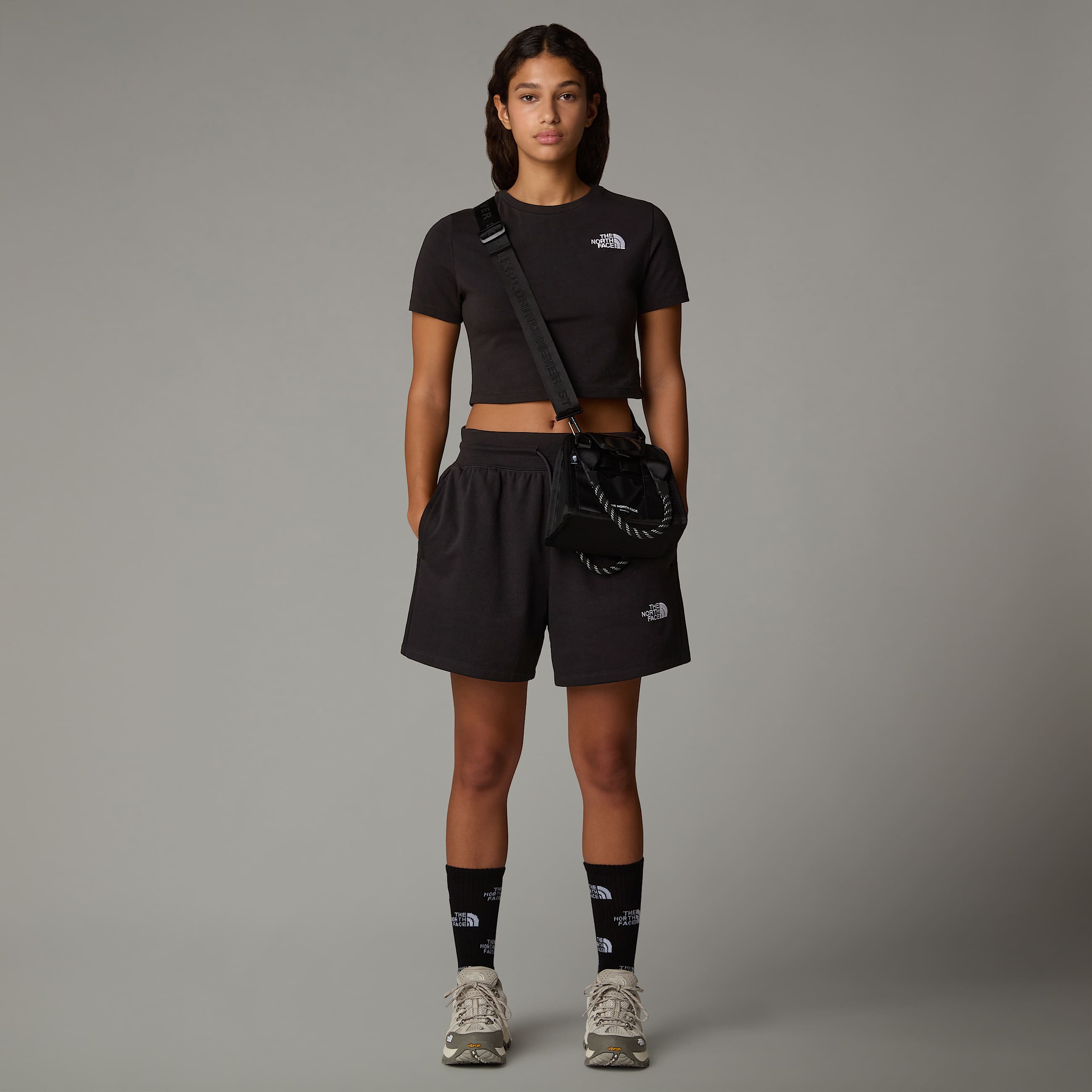 Essential relaxte Shorts fr Damen TNF ALT5
