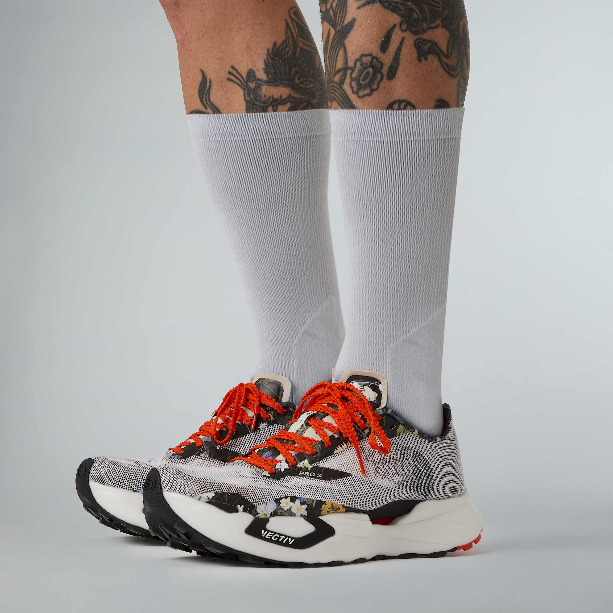 Summit VECTIV Pro 3 Trail Running Shoe  Race Edition TNF ALT2