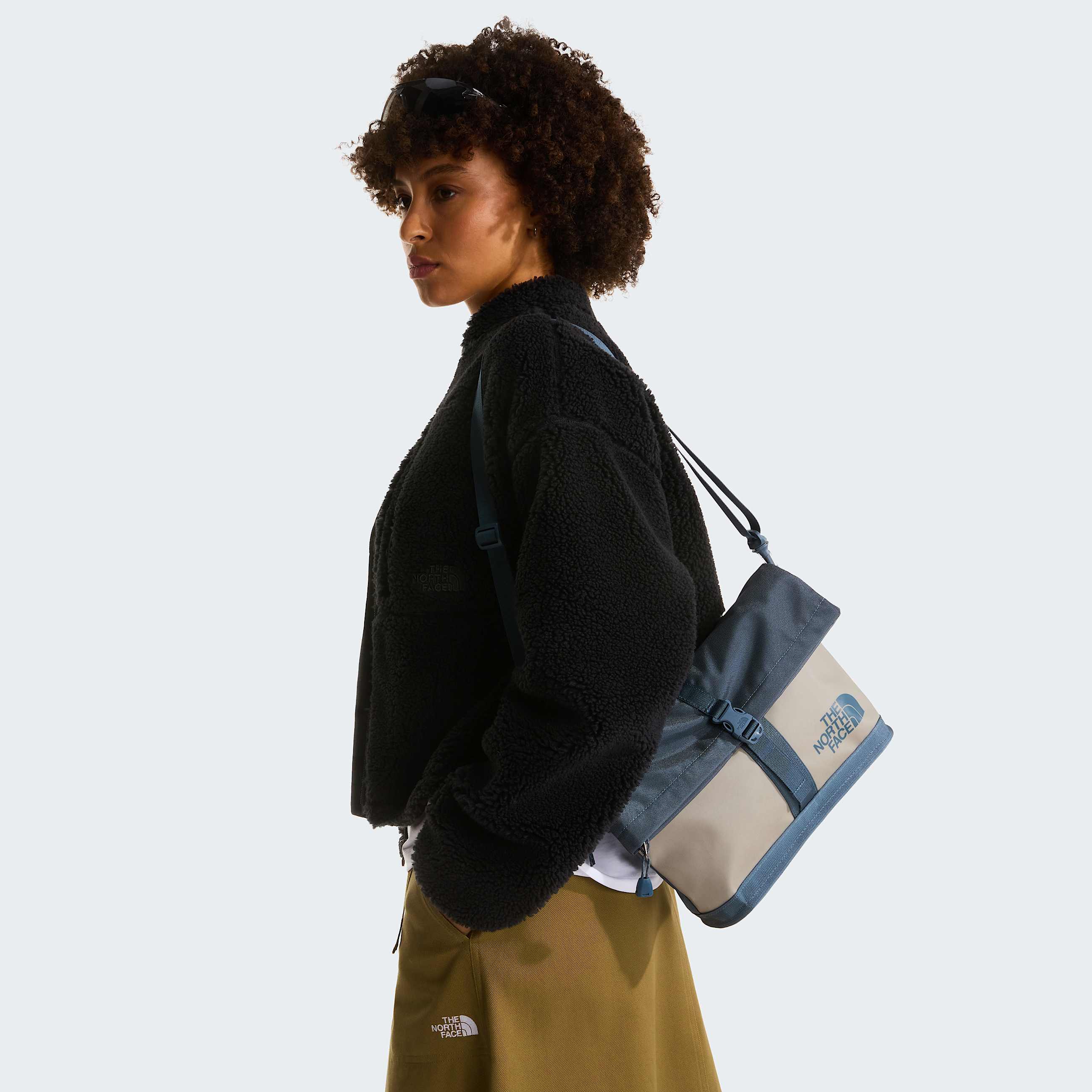 Base Camp Schultertasche TNF Stone SlabGranite Grey ALT1