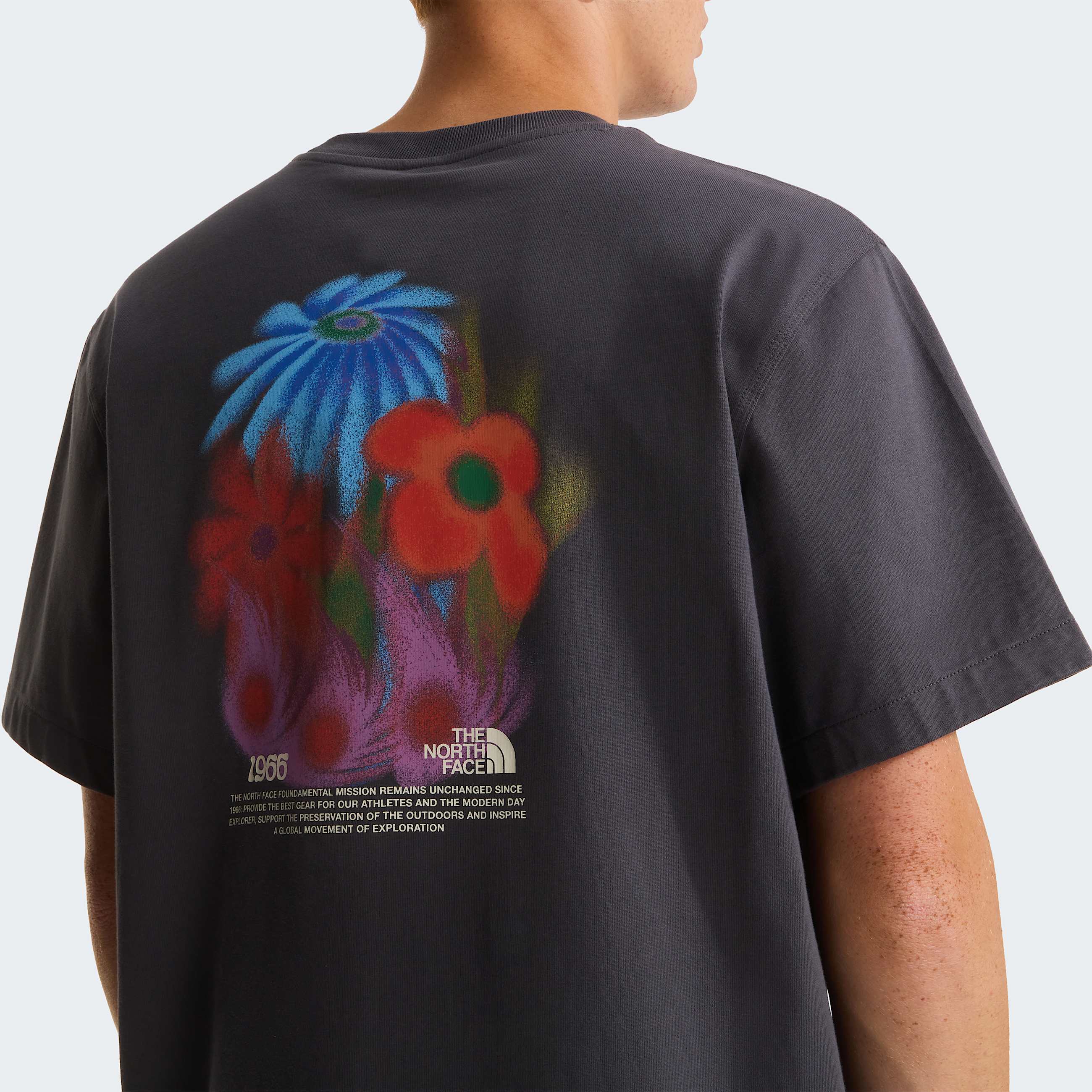 1966 Flora Relaxed Graphic TShirt M TNF ALT4