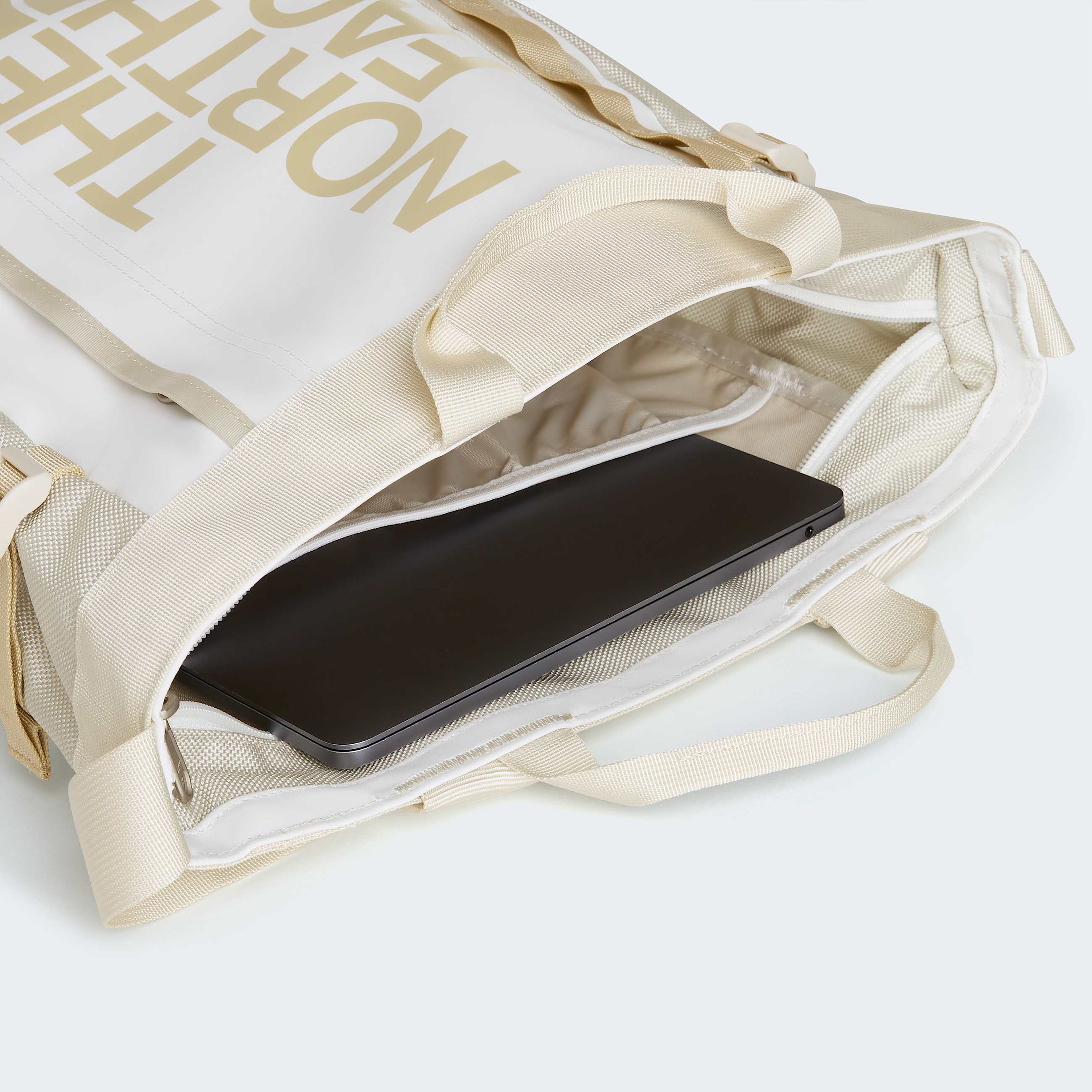 Base Camp Tote Pack TNF White AshCalacattaPale Khaki ALT5