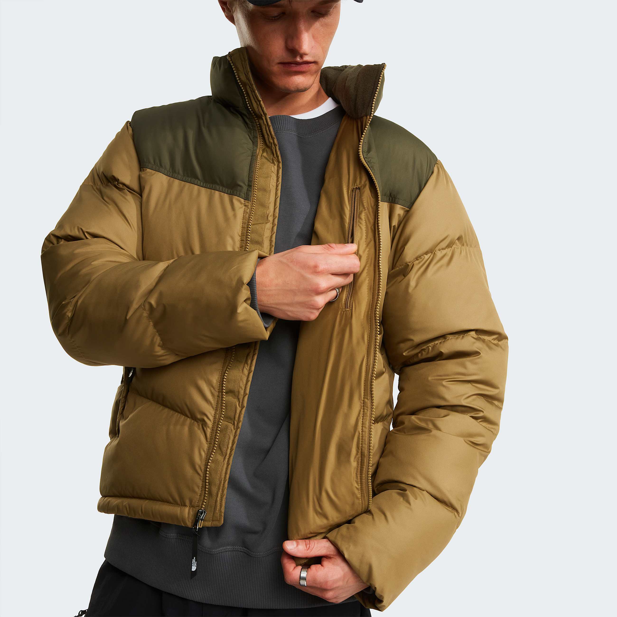 Mens Saikuru Jacket TNF New Taupe GreenCedar ALT8
